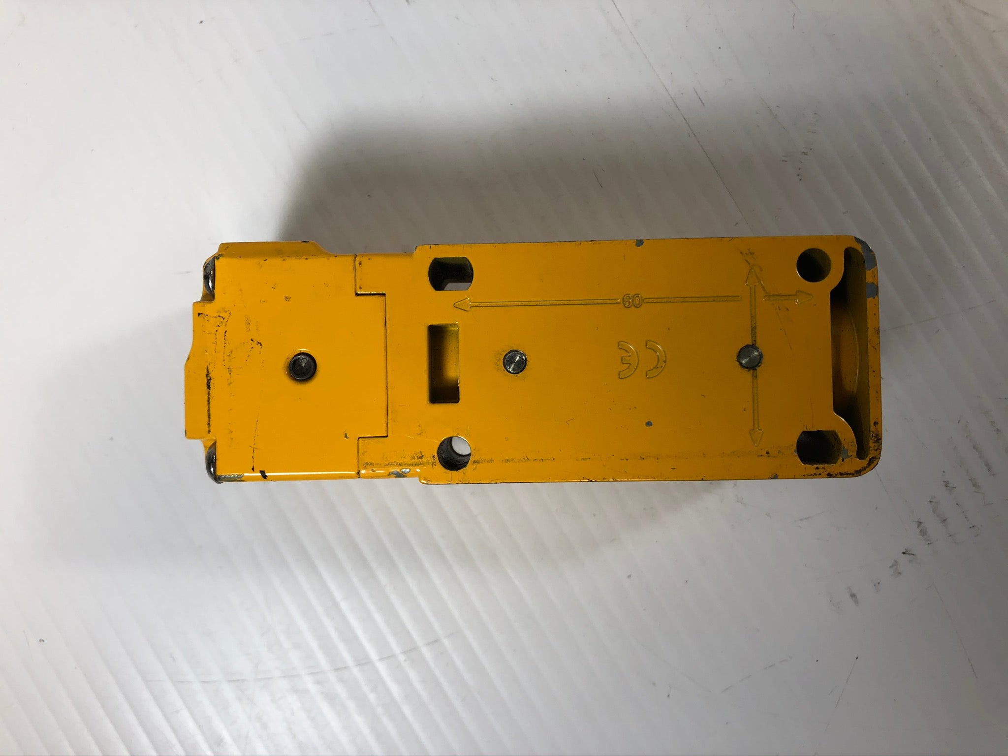 Allen-Bradley MT-GD2 Guardmaster Safety Interlock Switch 440K-M22AEYT Ser. A