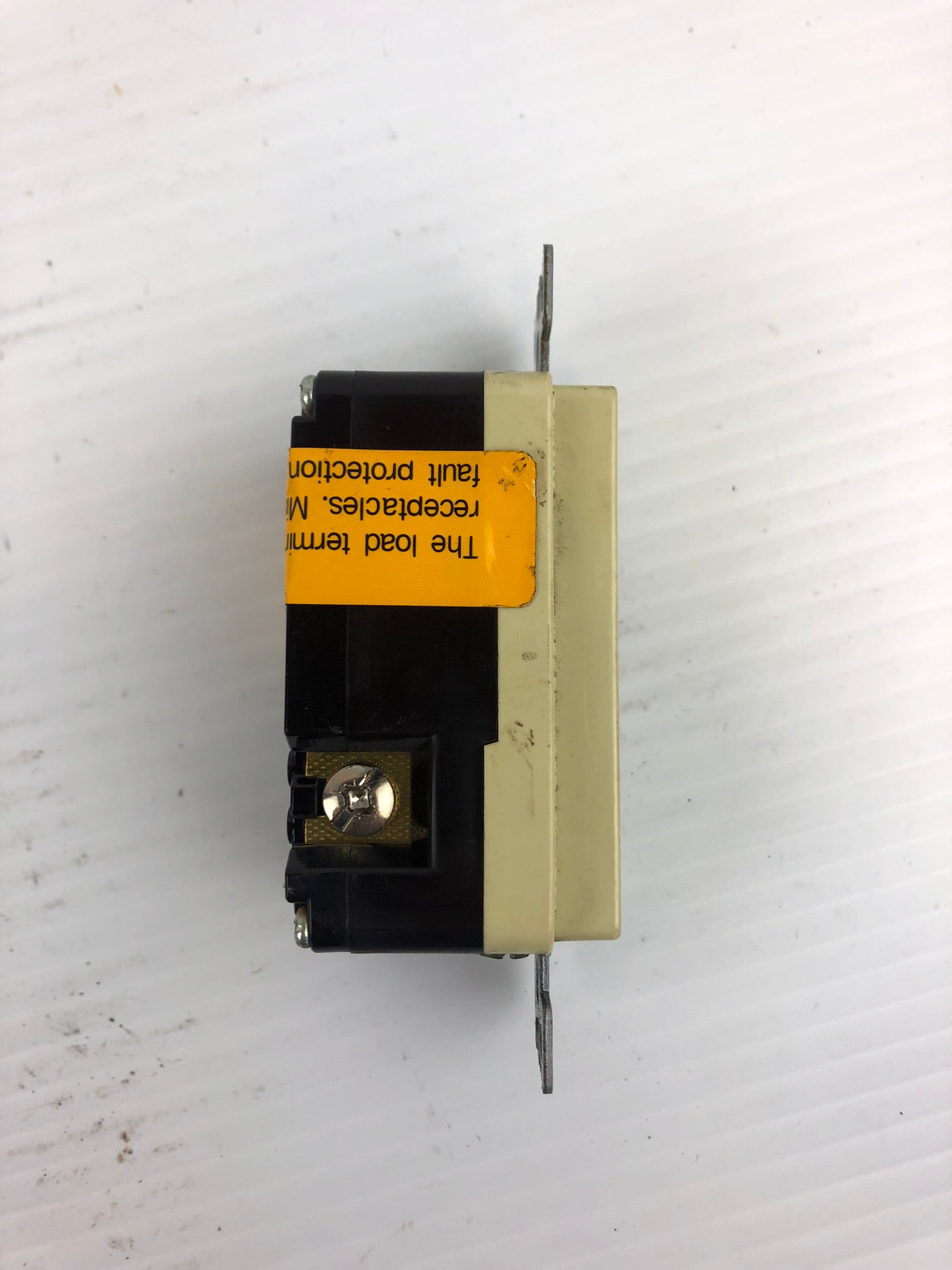 Hubbell LR65045 Receptacle 15A 125V GFCI Class A 60Hz
