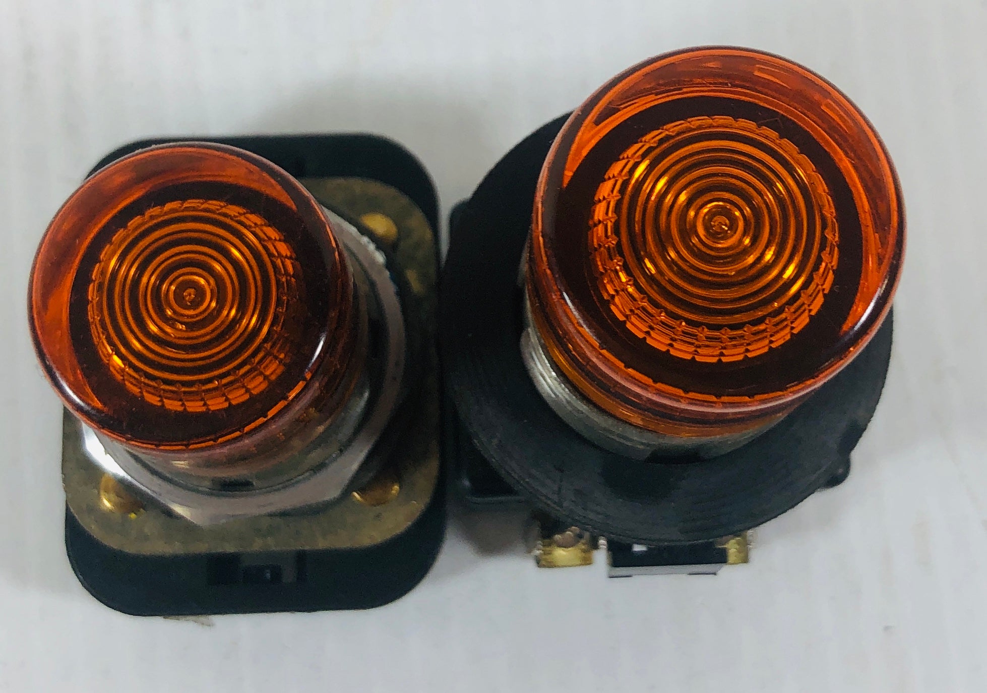 Allen Bradley 800T-PA16 Illuminated Amber Push Button Switch - Lot of 2