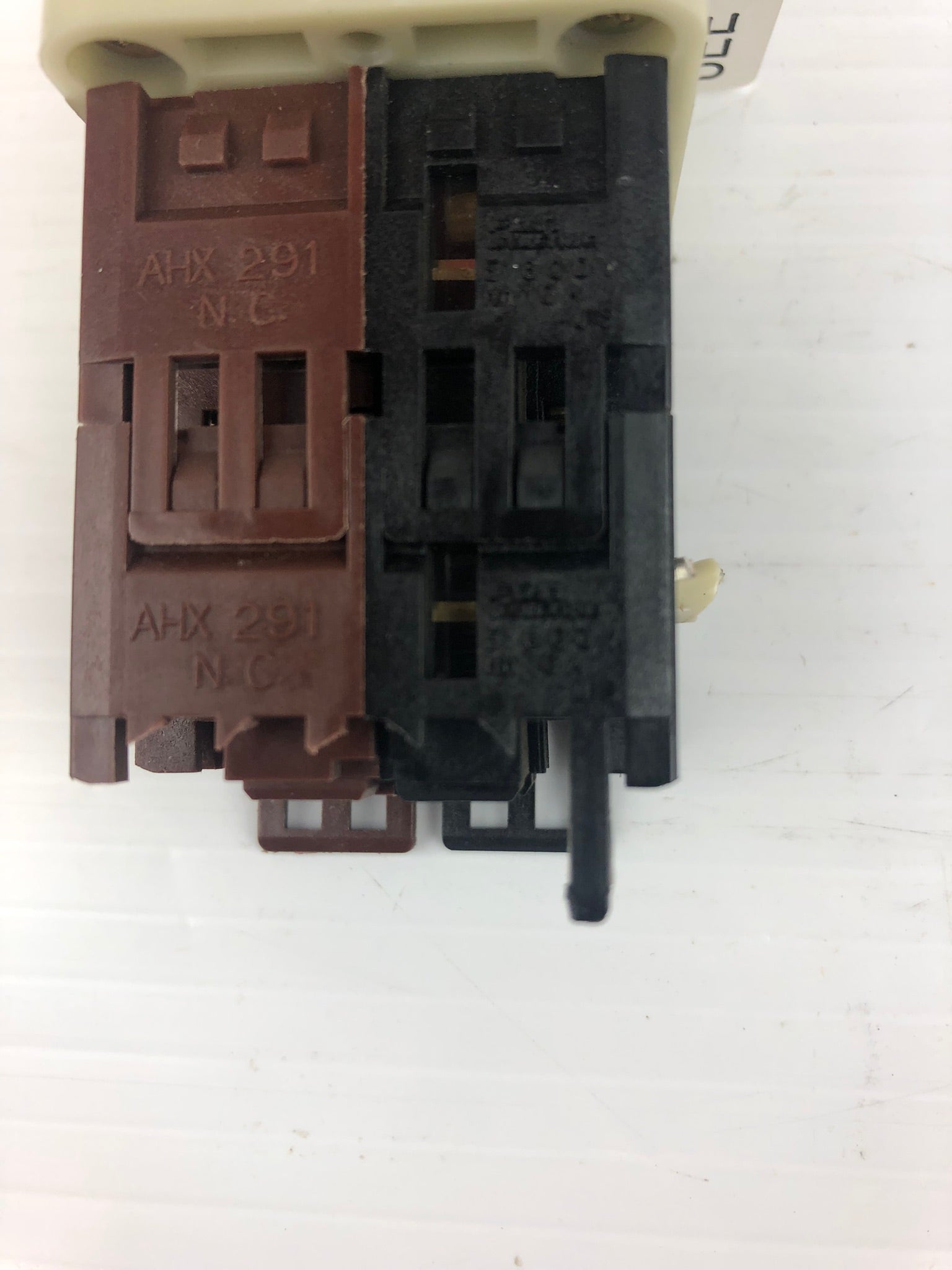 Fuji Electric AH30-P2 On/Off Command Switch Black 600VAC