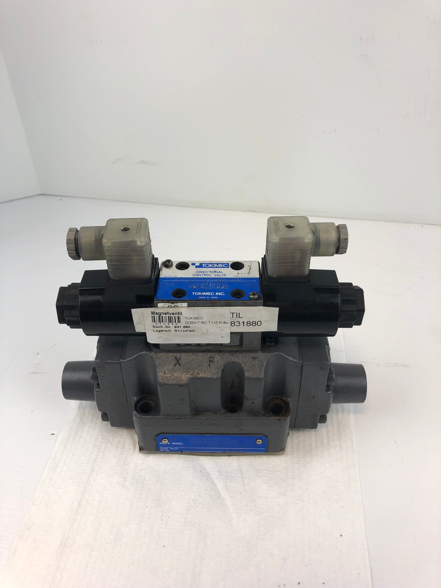 Tokimec DG5V-7-6C-T-U7-H-82-JA786 Directional Control Valve