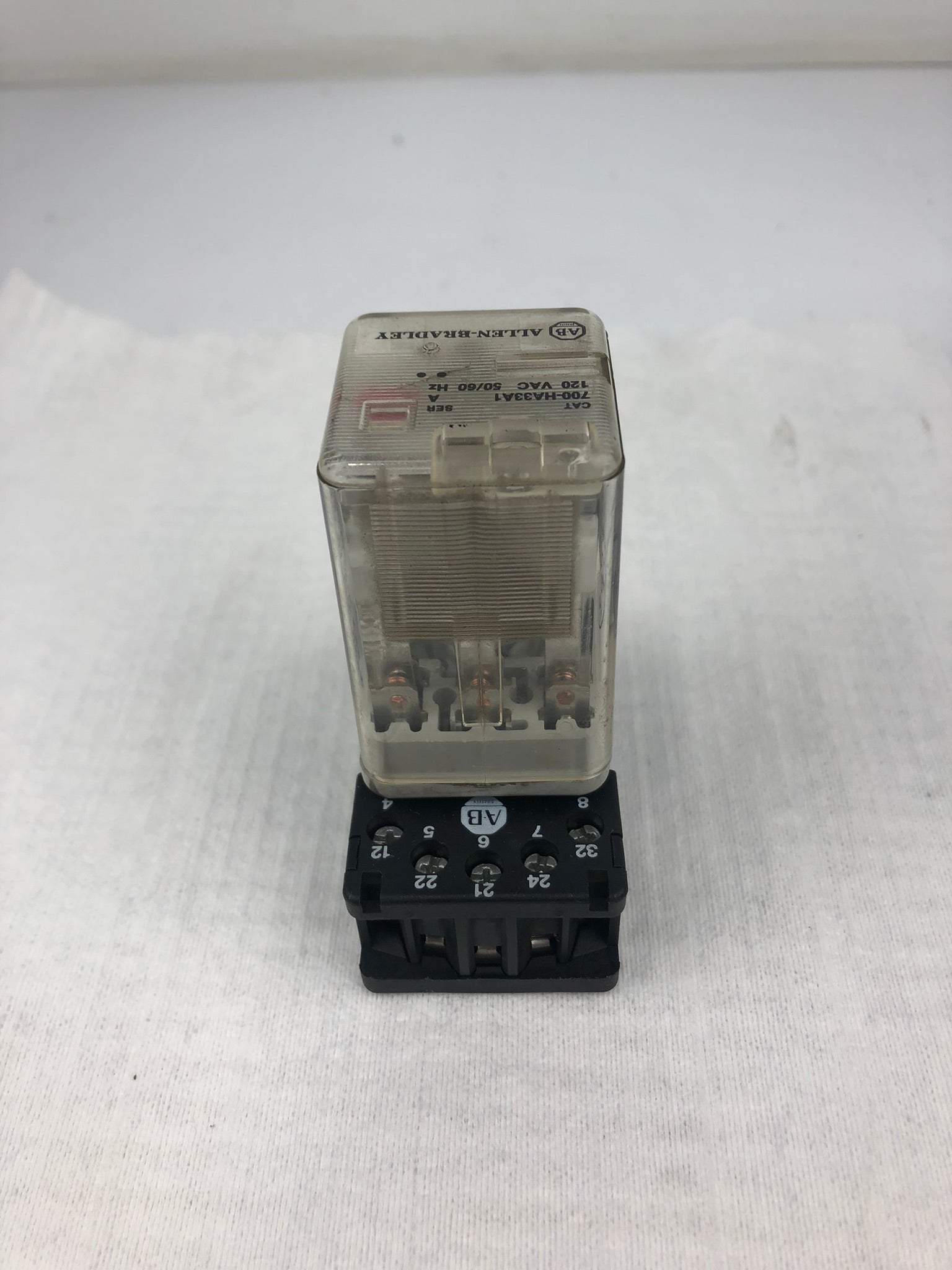Allen Bradley 700-HA33A1 Relay Series A with 700-HN 101 Base Series B
