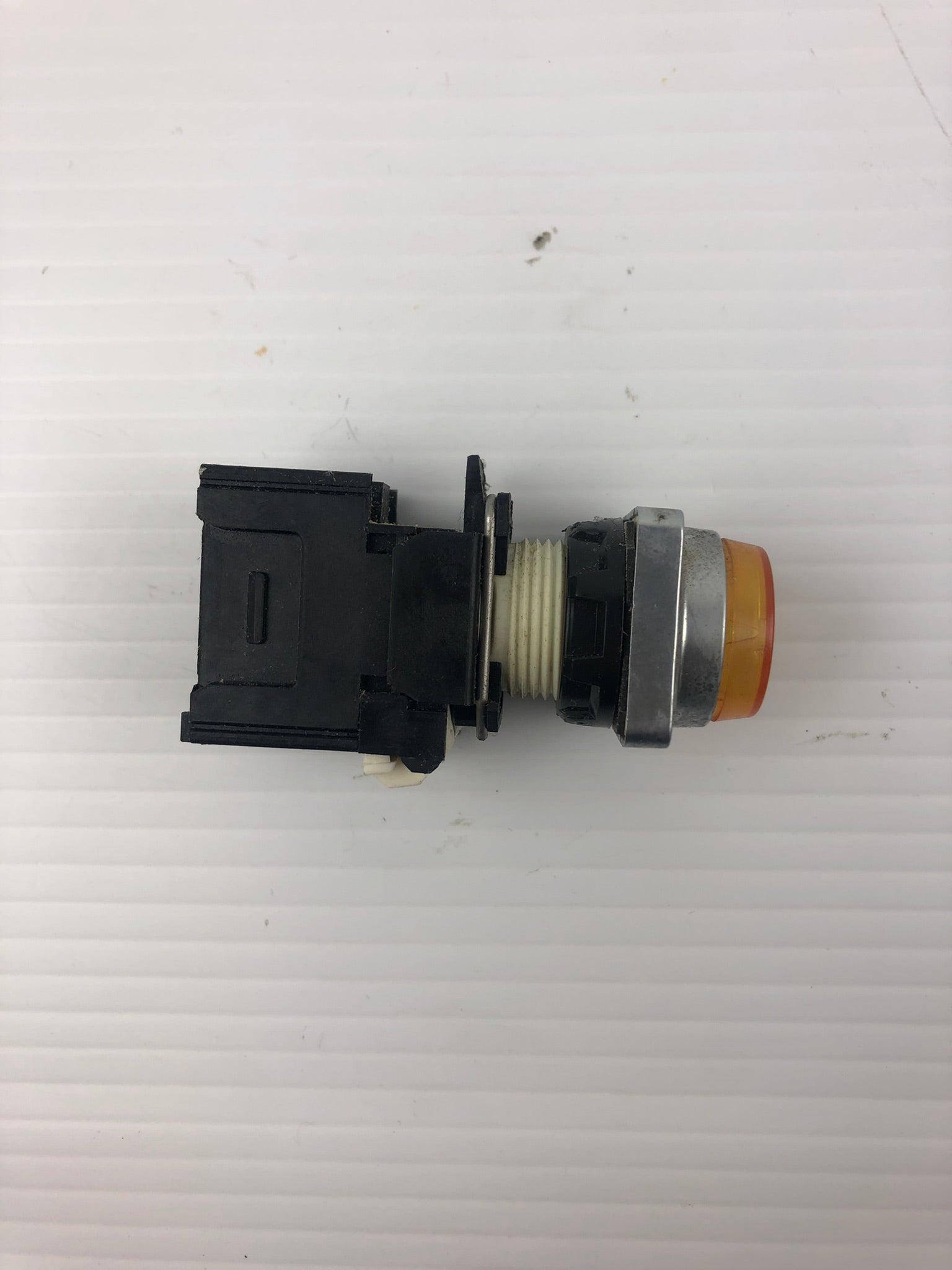 Square D 9011 DFSN Push Button Switch Yellow