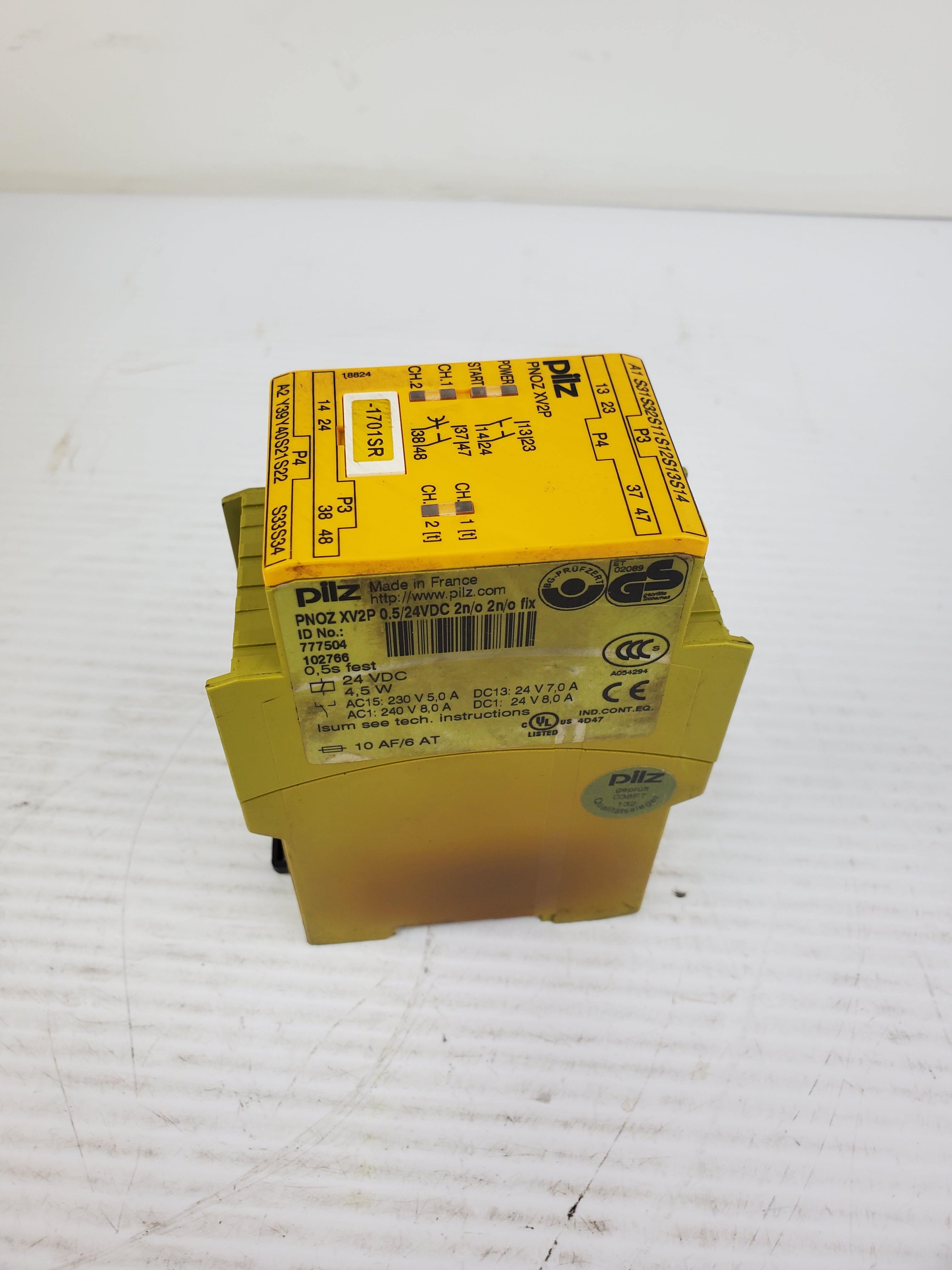 Pilz PN0Z XV2P Safety Relay Switch 0.5/24VDC 2n/o 2n/o Fix