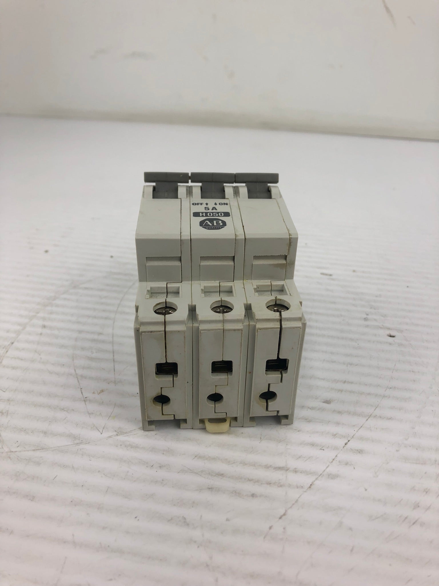 Allen-Bradley 1492-CB3 Circuit Breaker H050 Series B