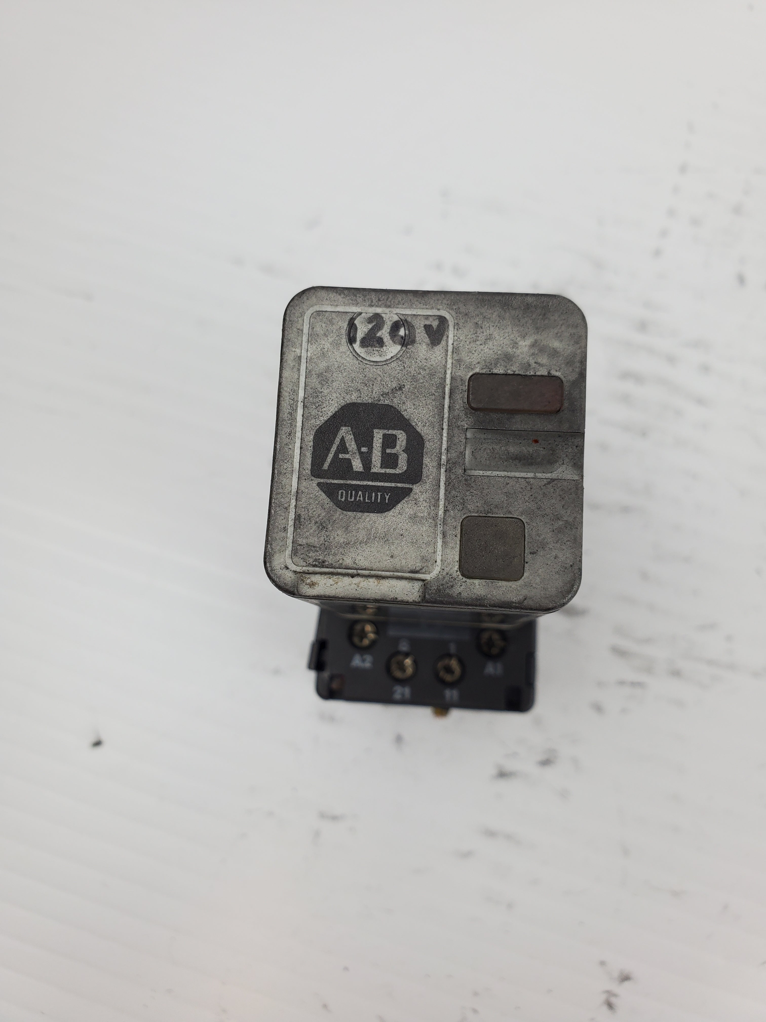 Allen-Bradley 700-HA32A1 Series A120 VAC Relay With 700-HN100 Series B Socket