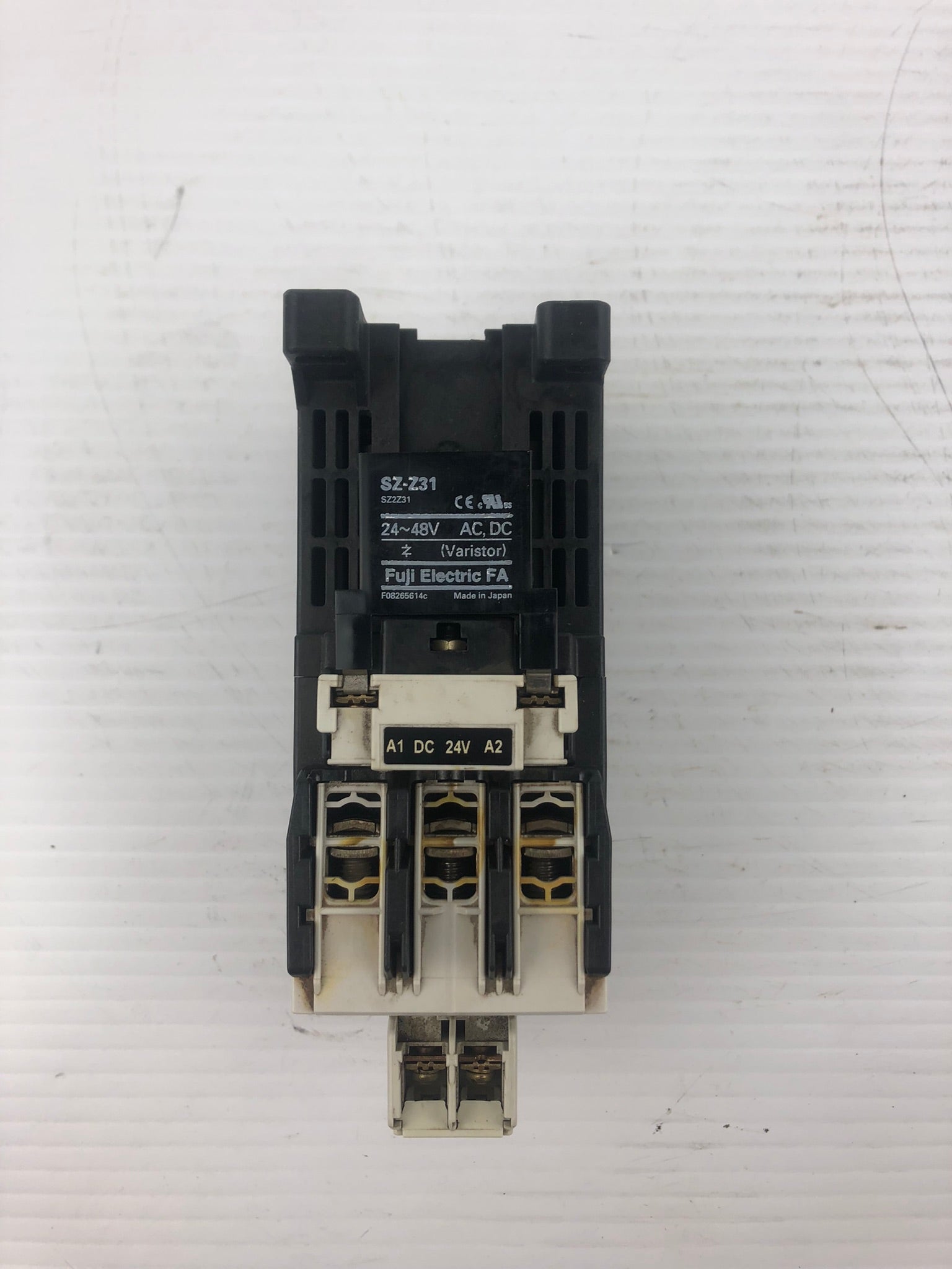 Fuji Electric SC-E1/G SE32AG Contactor Fuji SZ-A11/T Auxiliary SZ-Z31 Coil