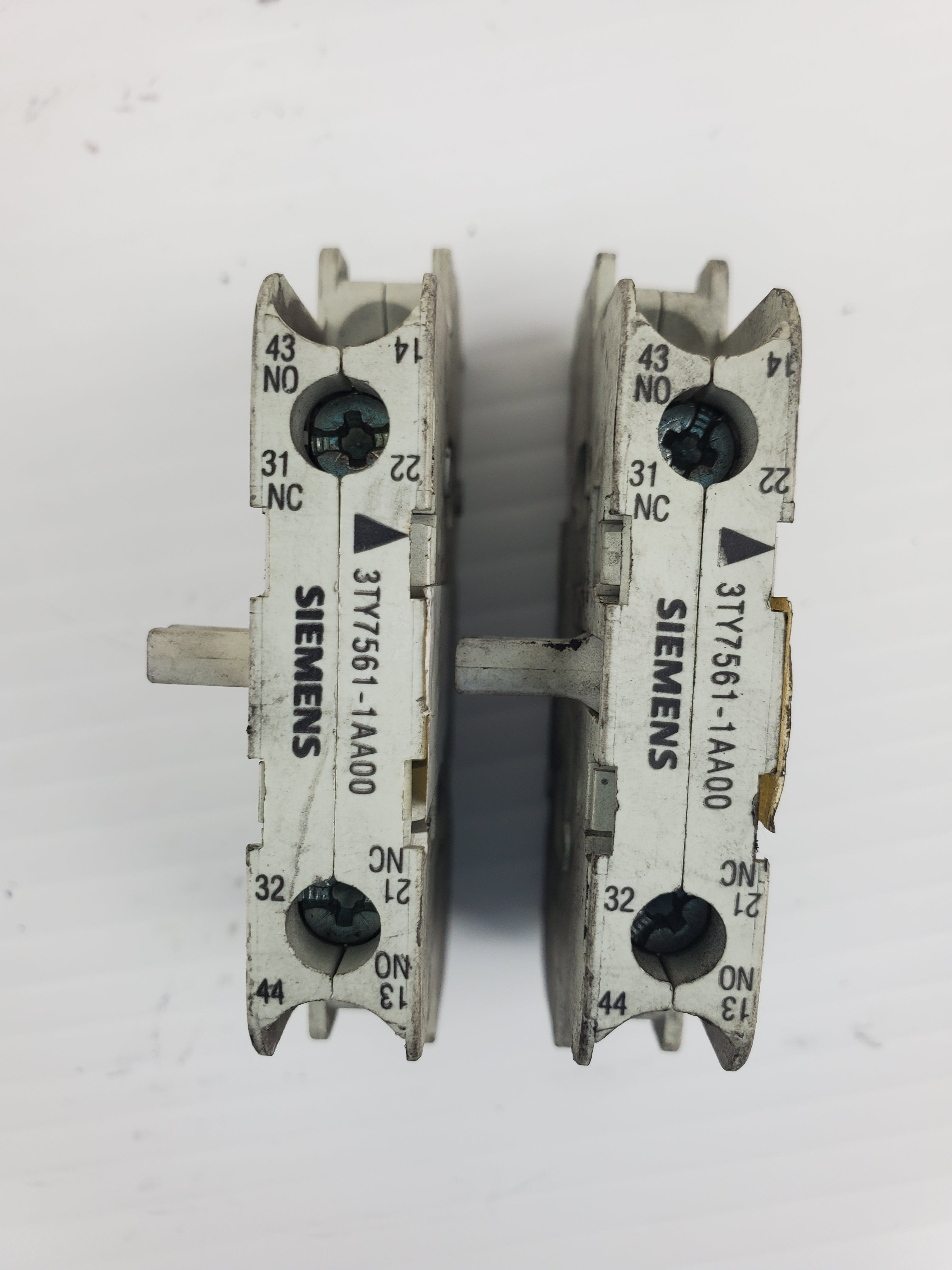 Siemens 3TY7561-1AA00 Auxiliary Contact Switch Block Screw Terminal (Lot of 2)