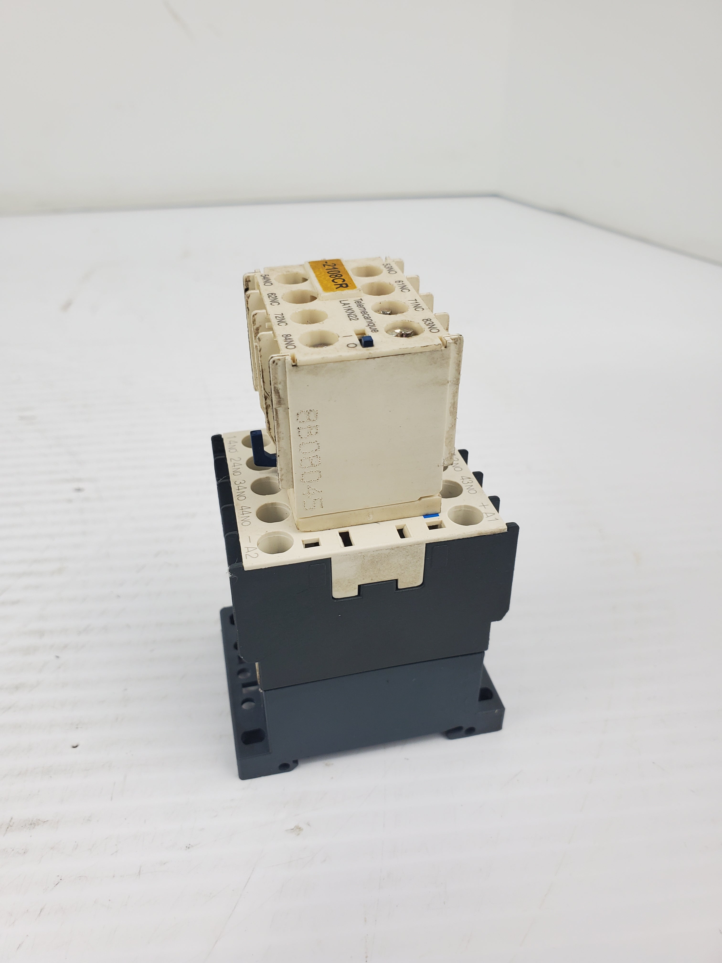 Telemecanique A013250 Contactor with LA1KN22 Auxiliary Contact
