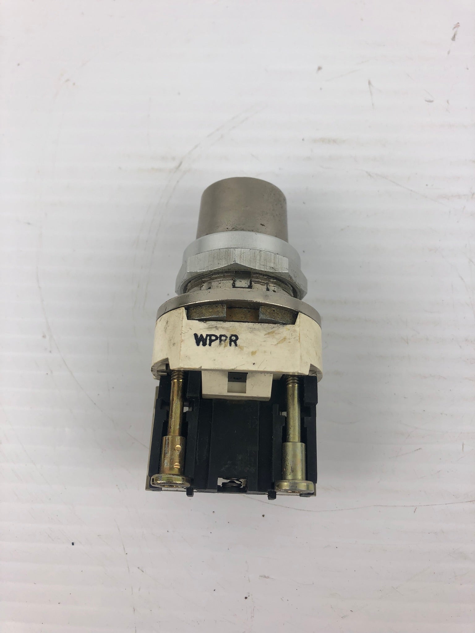 Allen-Bradley 800T-H3303 Locking Selector Switch Series T No Key