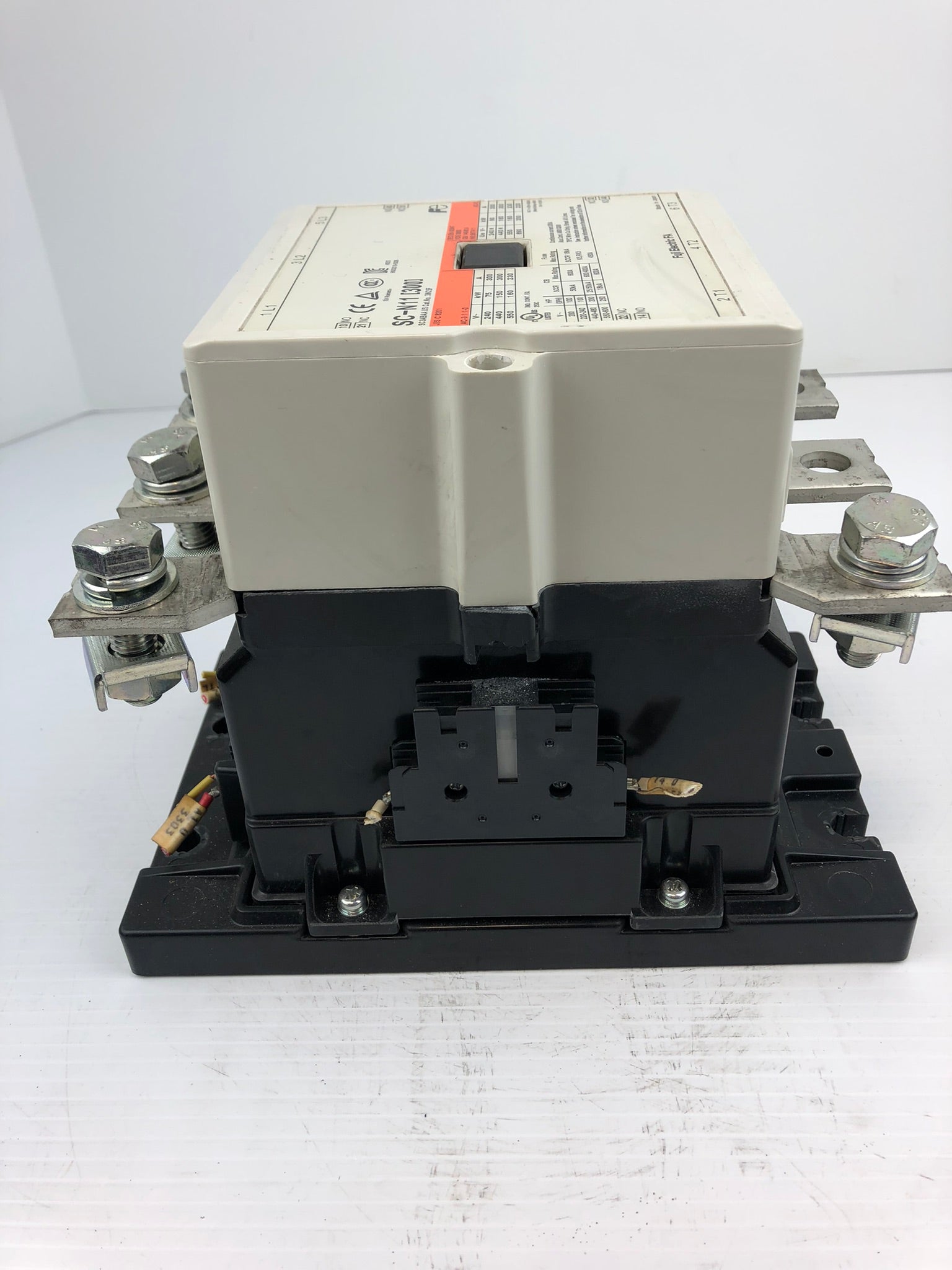 Fuji Electric SC-N11-300 600V Contactor (Broken Housing)