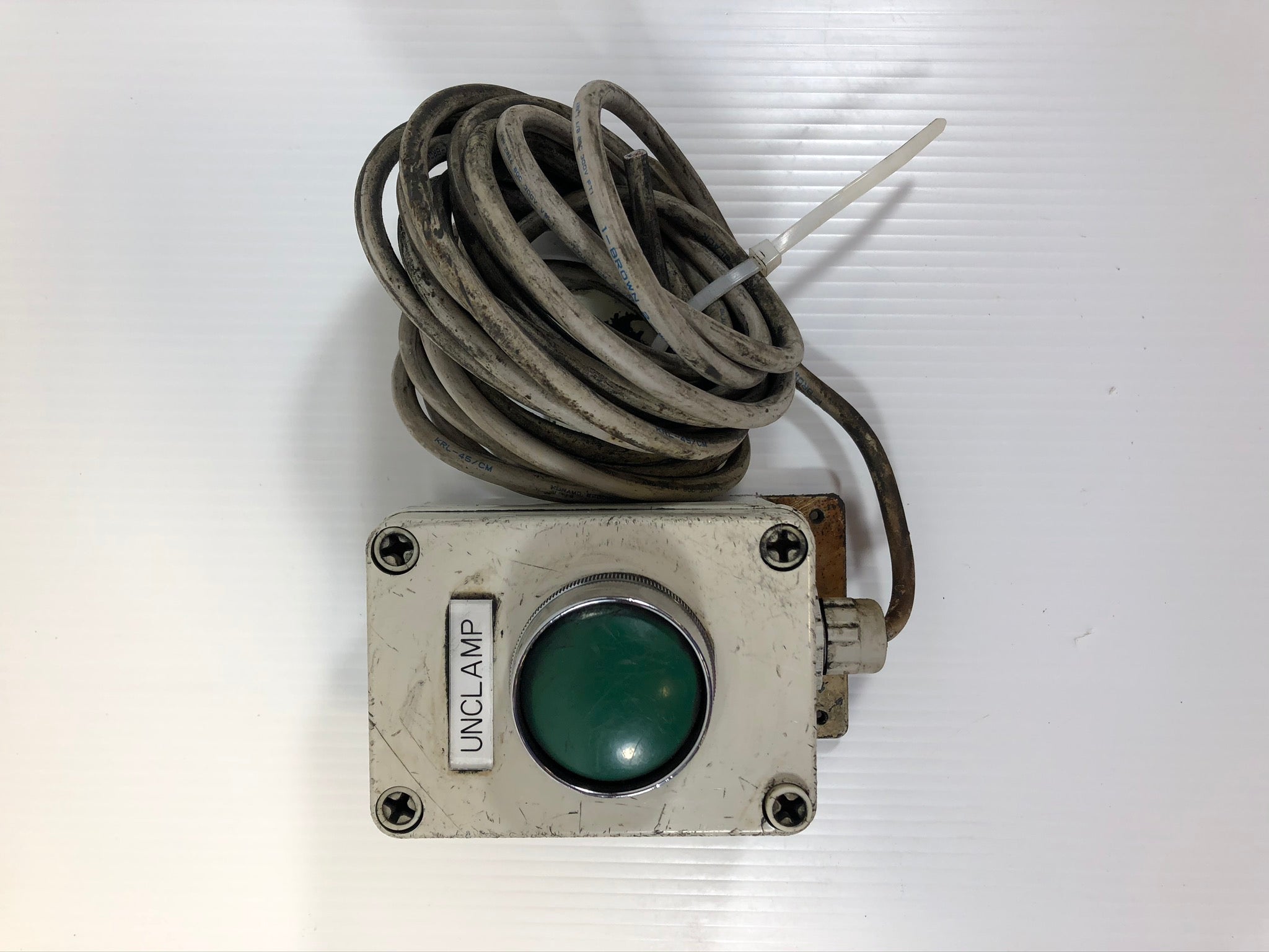 Industrial Push Button Switch Green "Unclamp" Pushbutton Right Mount with Cable