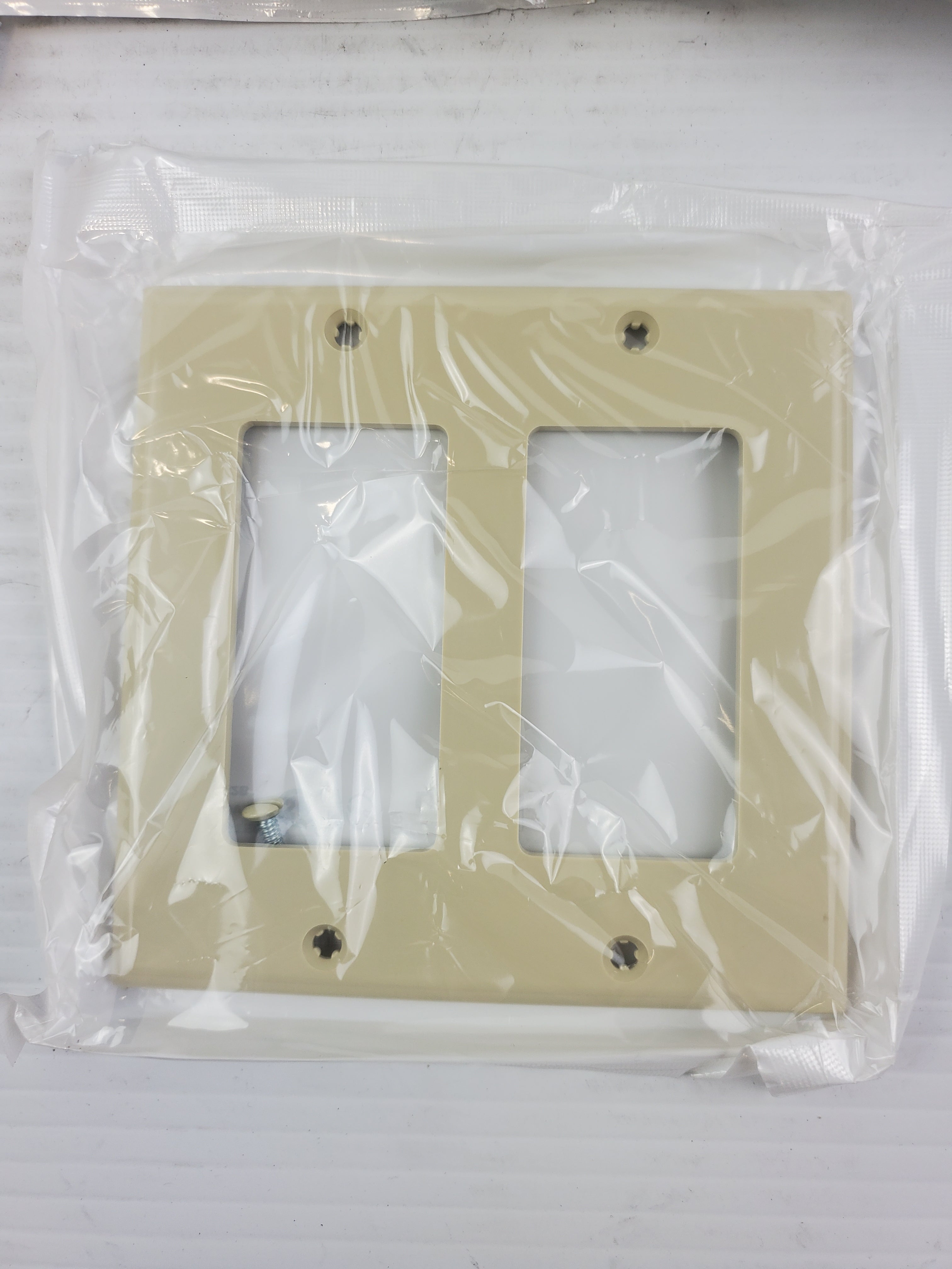 Leviton 101-80409-0NI Ivory 2-Gang Standard Wallplate 80409 (Lot of 23)