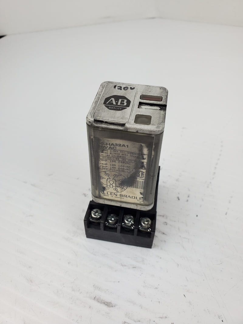 Allen-Bradley 700-HA32A1 Series A 120VAC Relay 700-HN125 Socket Series A