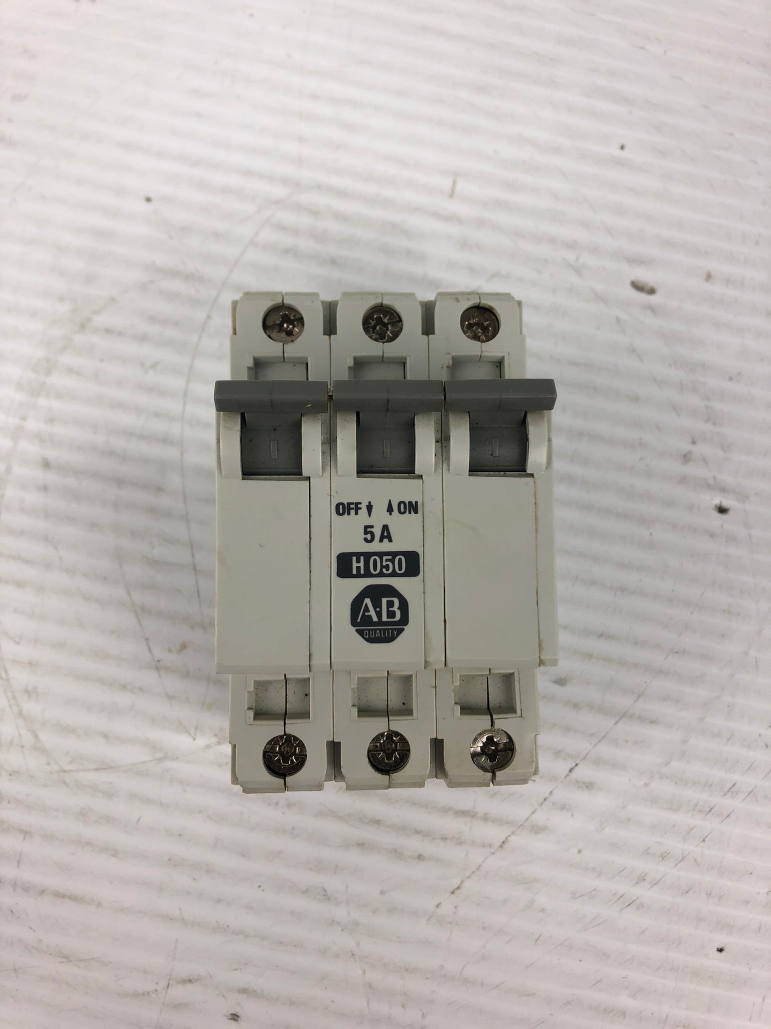 Allen-Bradley 1492-CB3 Circuit Breaker H050 Series B