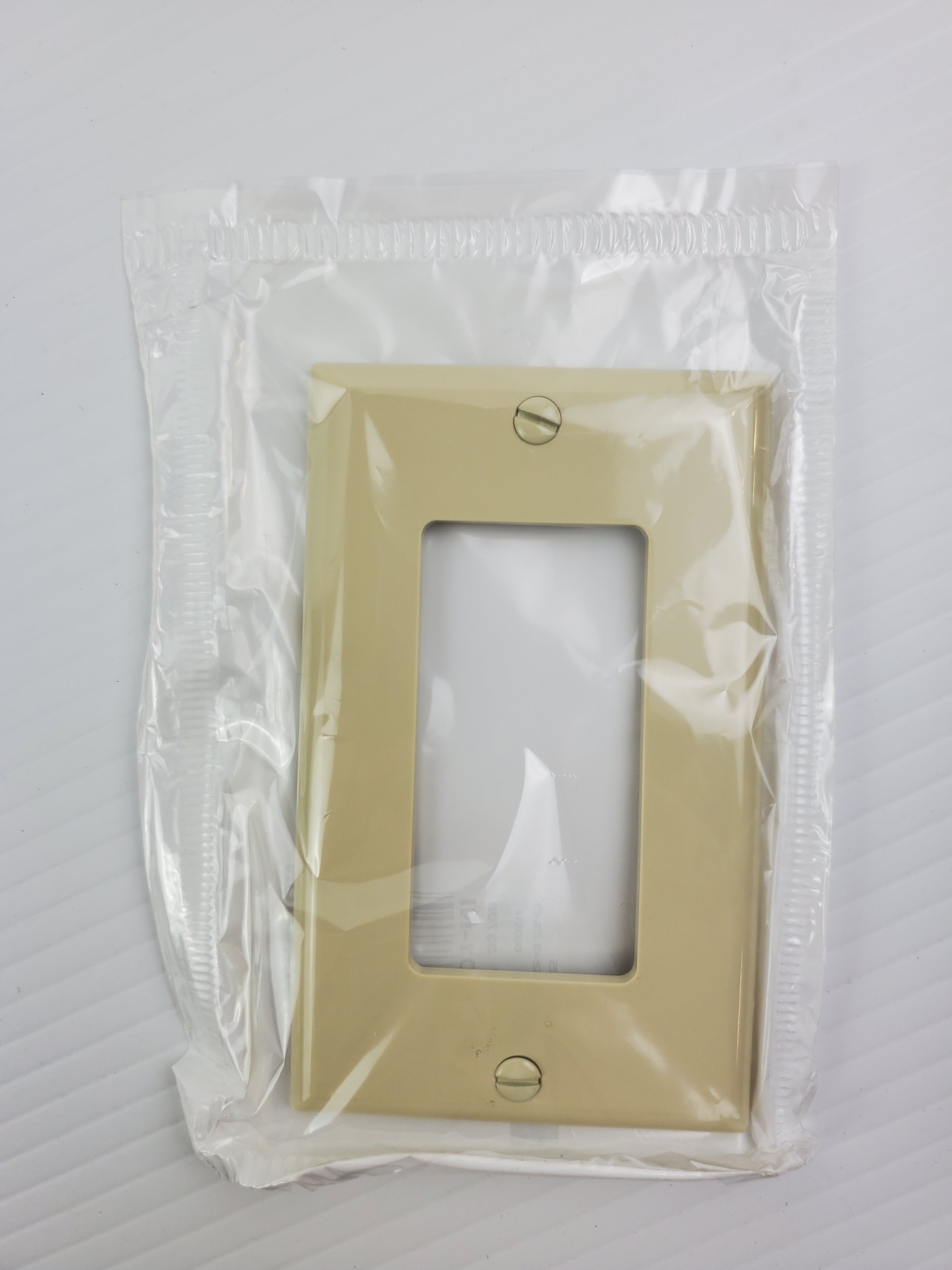 Leviton Almond 122-80401-NW Standard Thermoplastic Wallplate 1 Gang (Lot of 11)