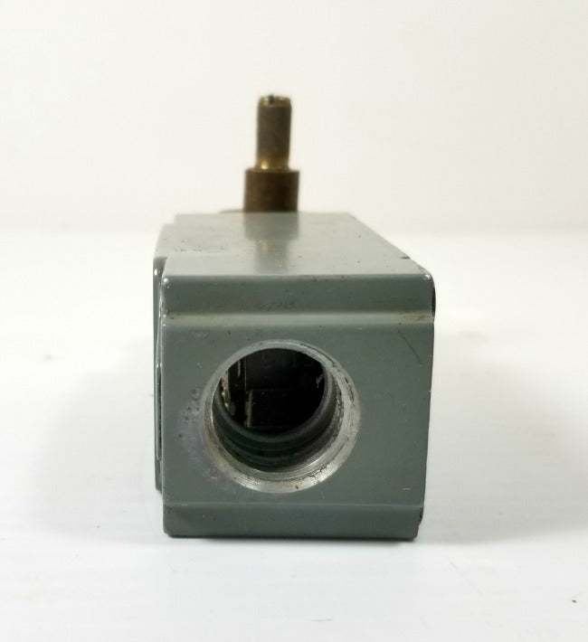 Allen Bradley Z-16068 Operator Head and Receptacle