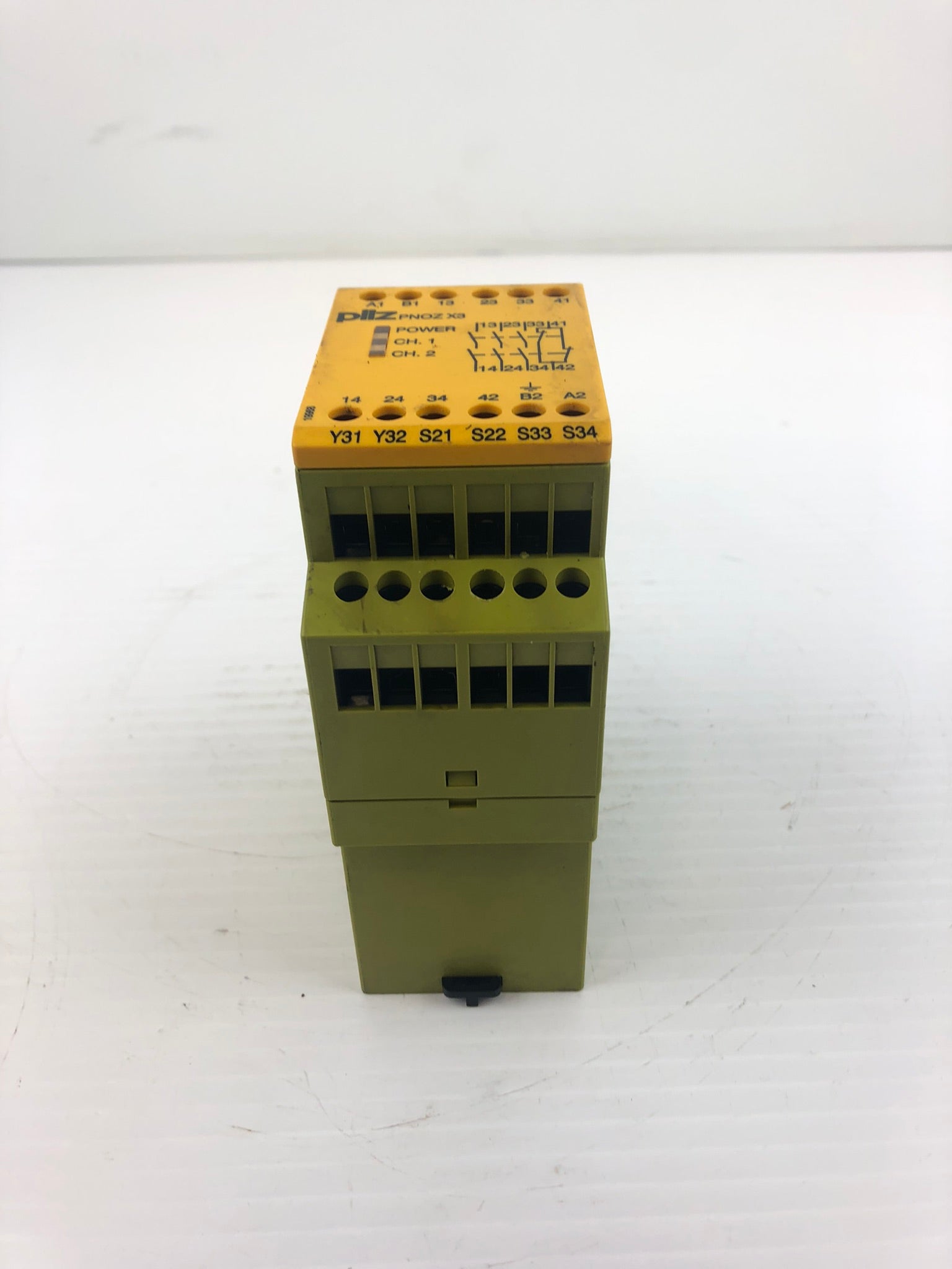 Pilz PN0Z X3 Safety Relay 24VAC 24VDC 3n/o 1n/c 1so