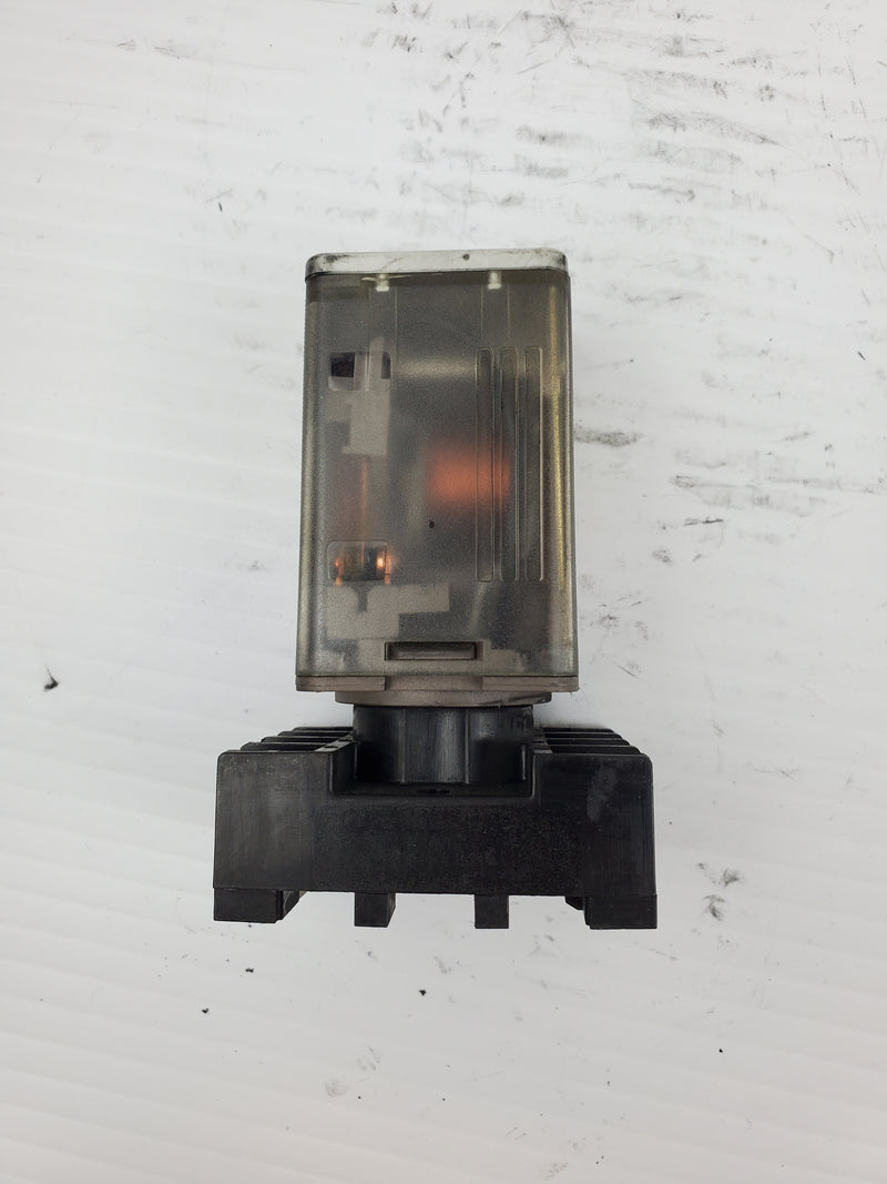 Allen-Bradley 700-HA32A1 Series B 120VAC Relay With Socket