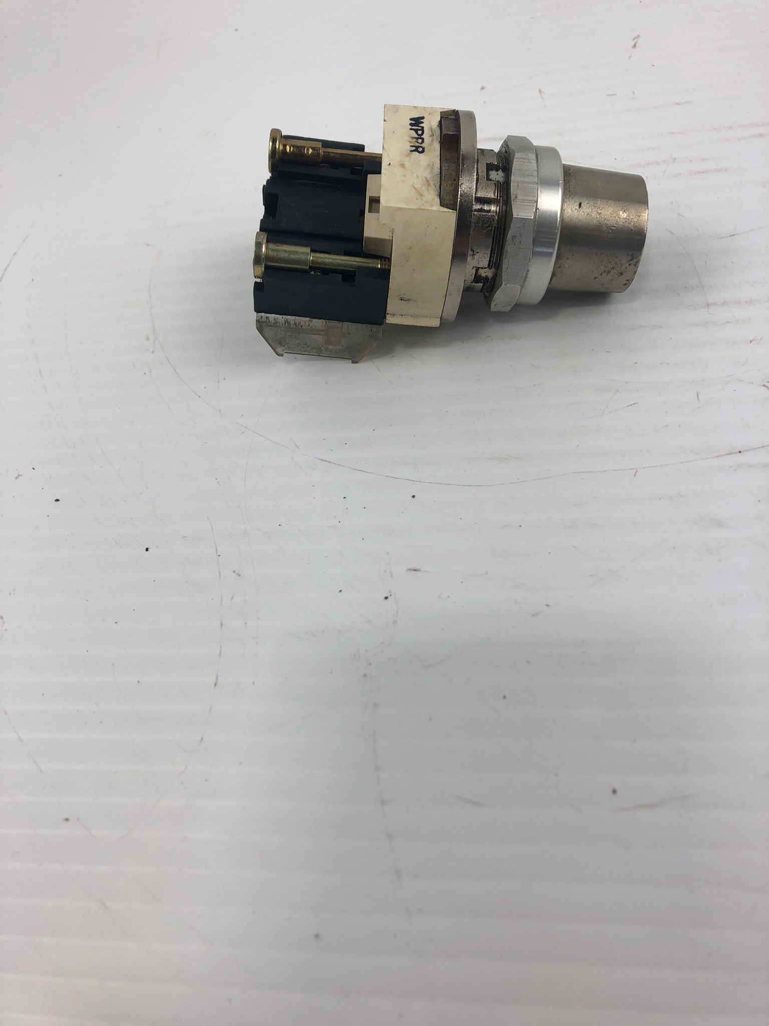 Allen-Bradley 800T-H3303 Locking Selector Switch Series T No Key