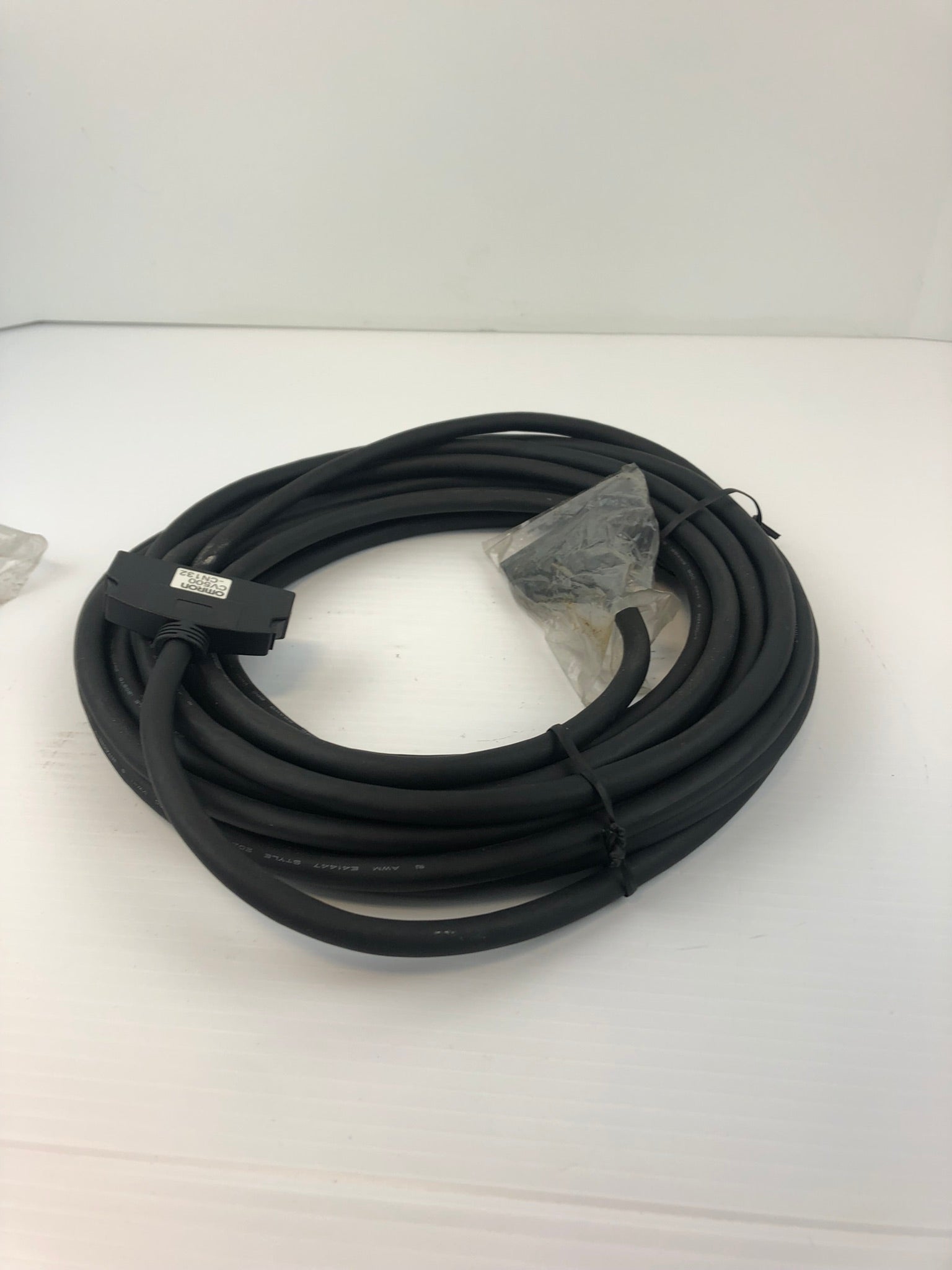 Omron CV500-CN132 Cable E41447 Style