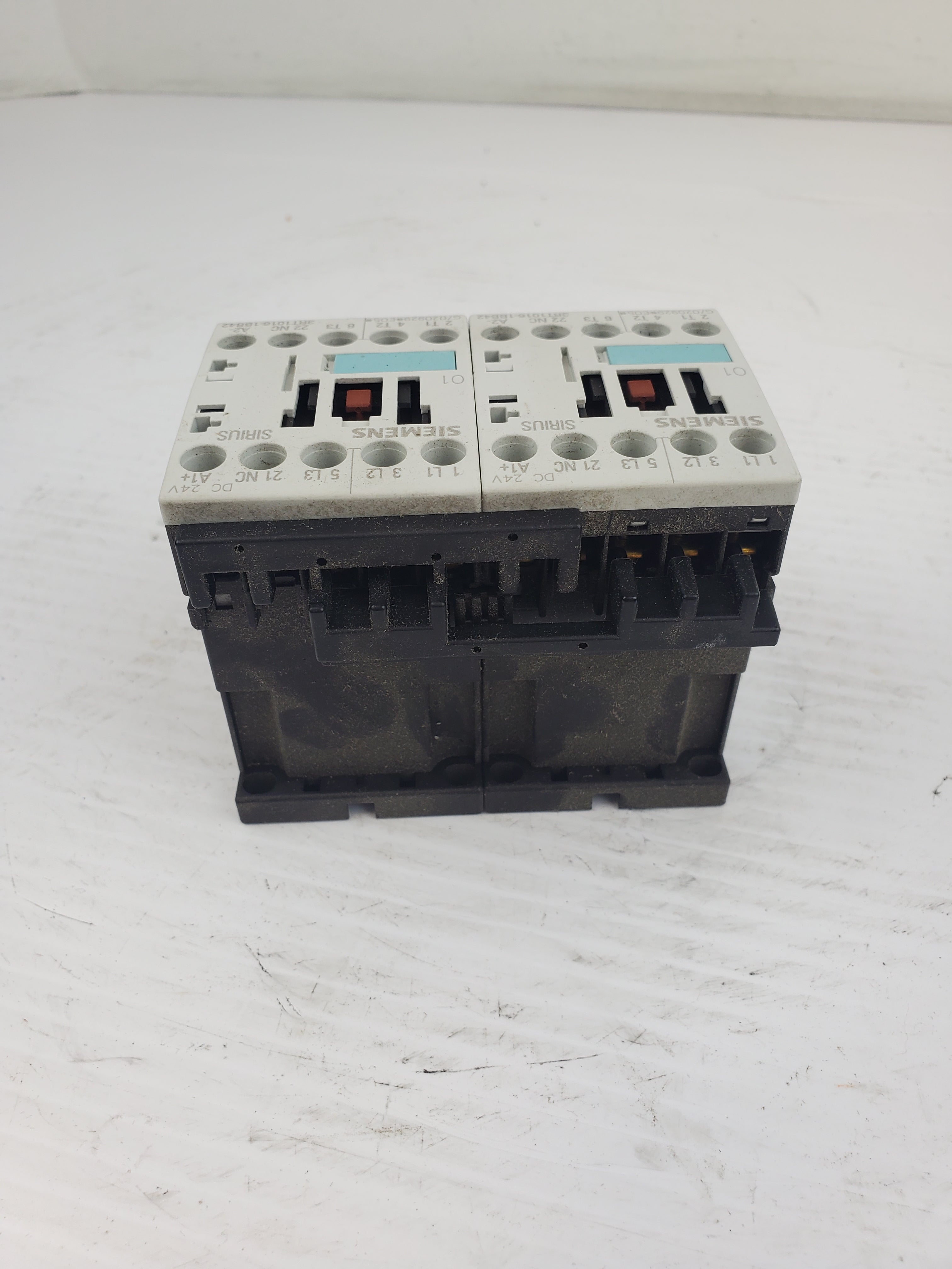 SIEMENS 3RT1016-1BB42 PLC Contactor Set of two
