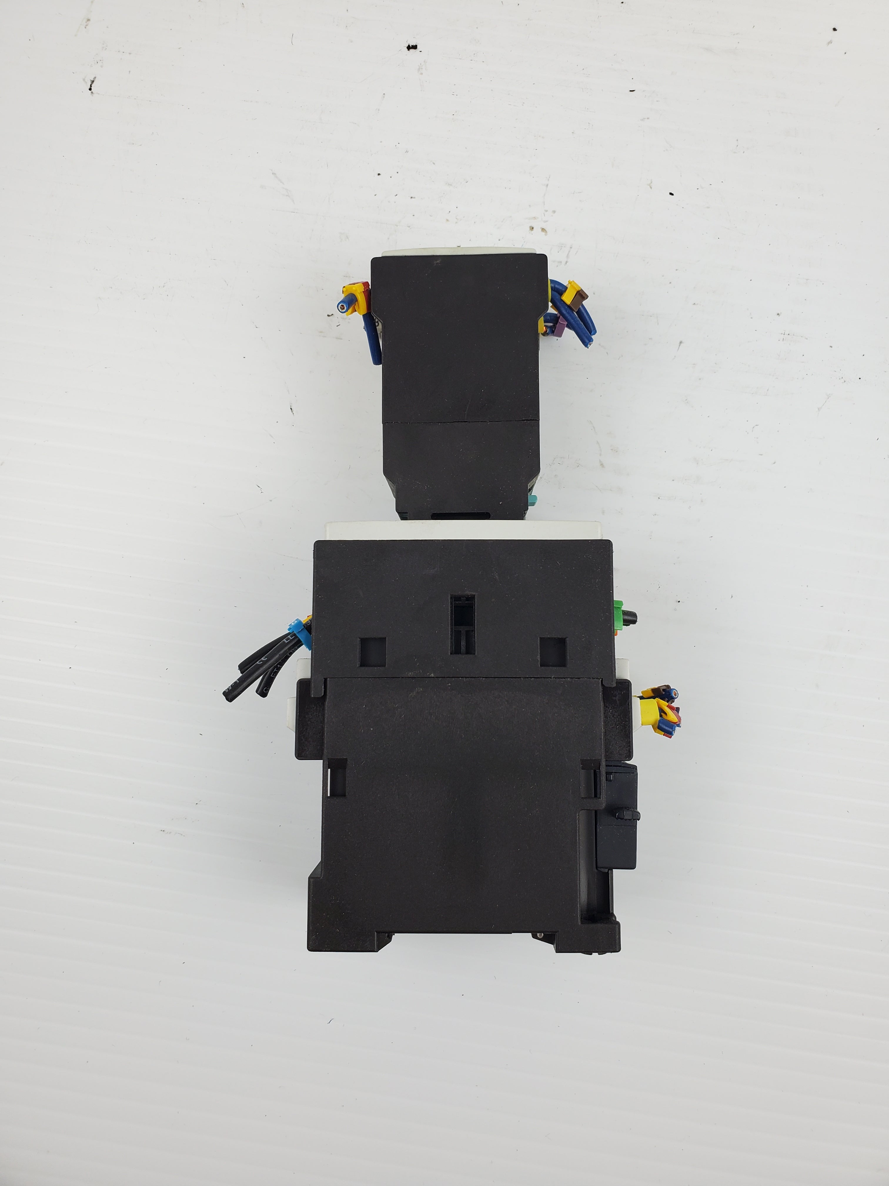 Siemens 3RT1024-1B Contactor With 3RT1926-2EJ21 Contact Block