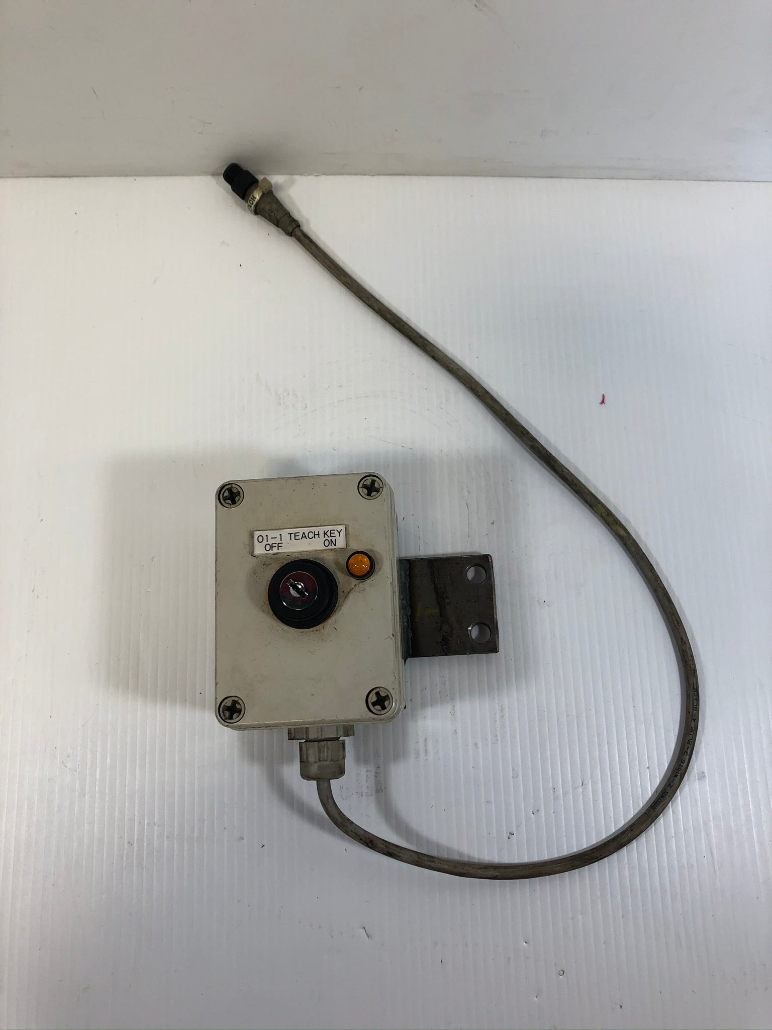 Industrial Safety Teach Key On/Off Lock Switch w/ Right Mount KRL-45/CM Cable