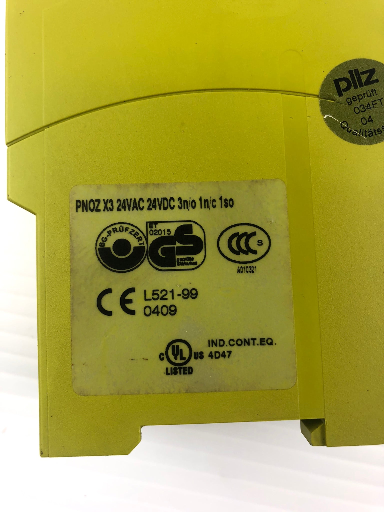 Pilz PN0Z X3 Safety Relay 24VAC 24VDC 3n/o 1n/c 1so