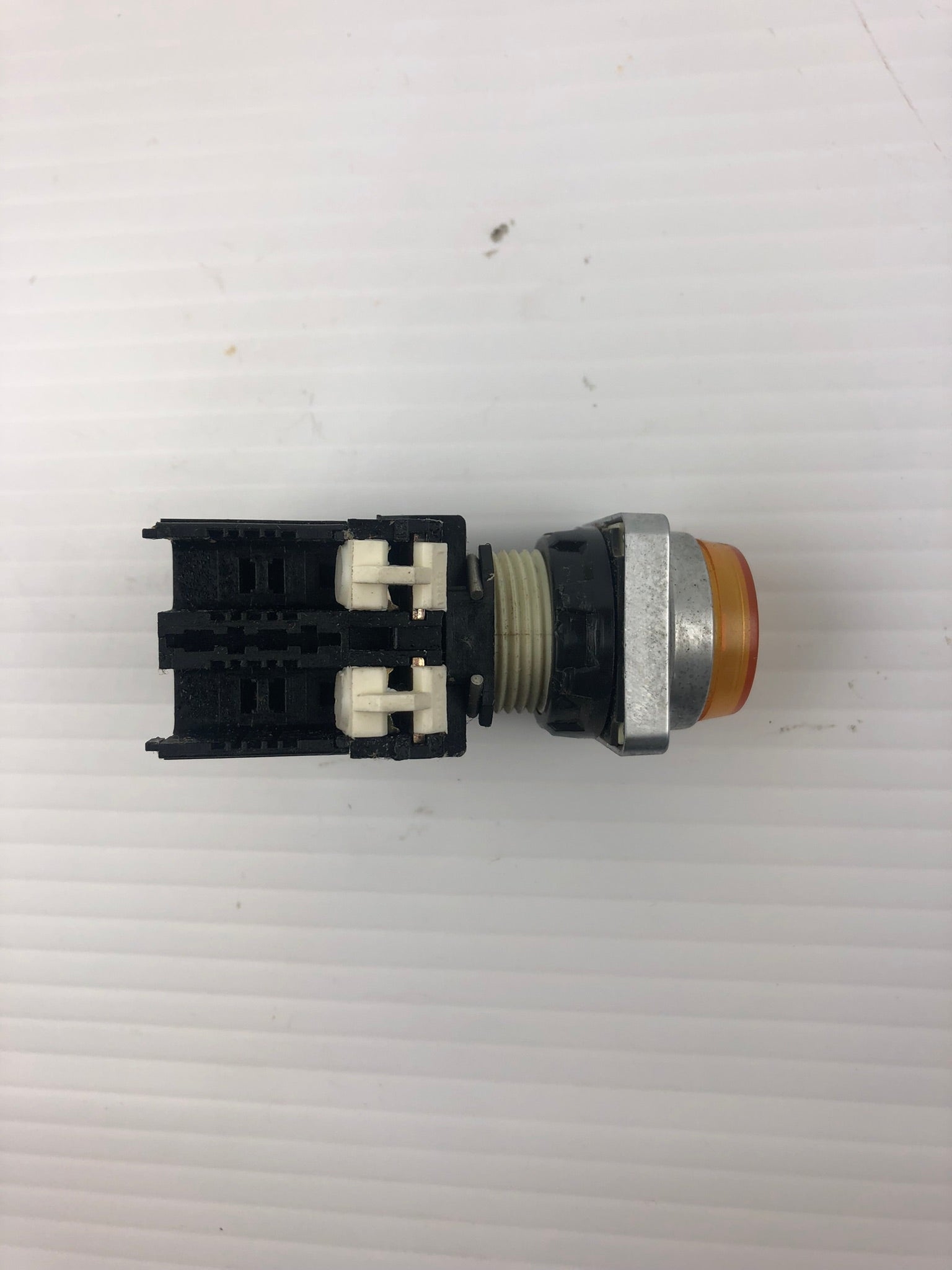 Square D 9011 DFSN Push Button Switch Yellow