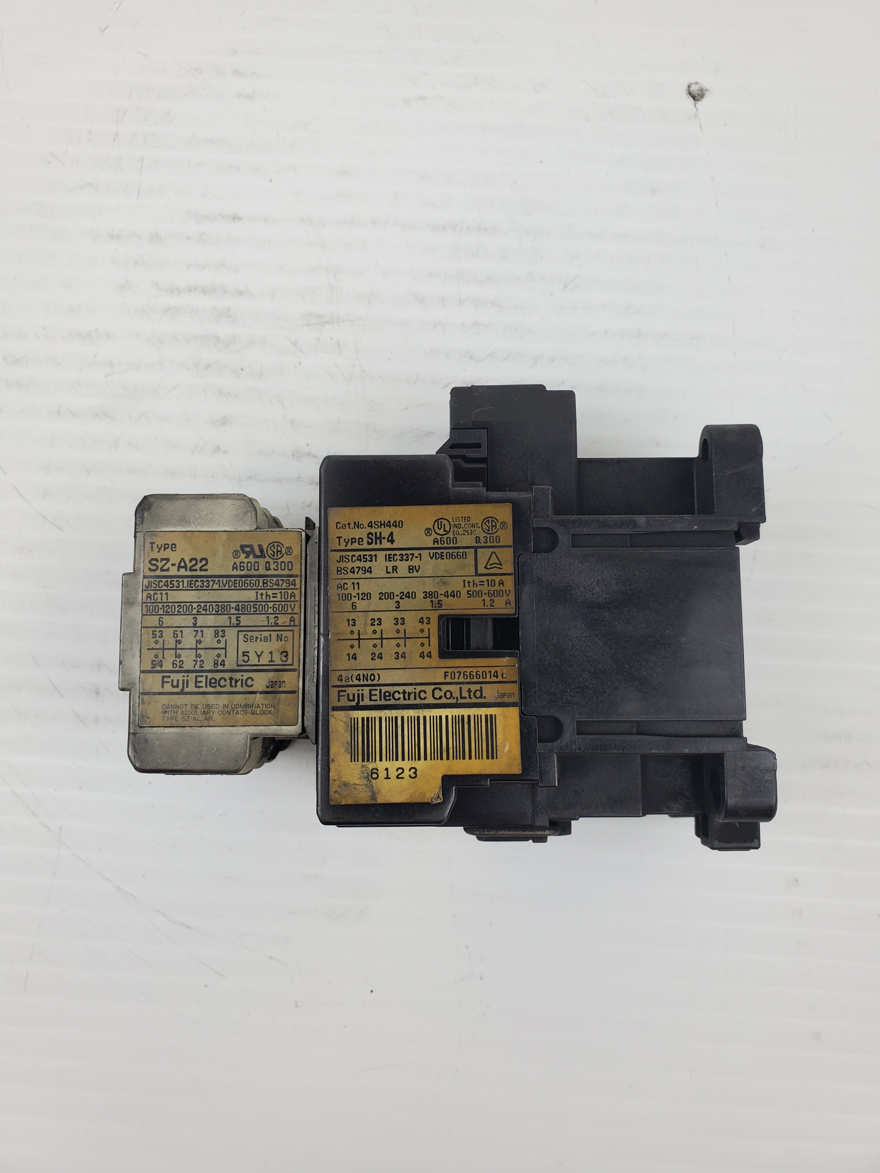 Fuji 4SH440 Type SH-4 Contactor Relay A600 Q300 With SZ-A22 Connecter