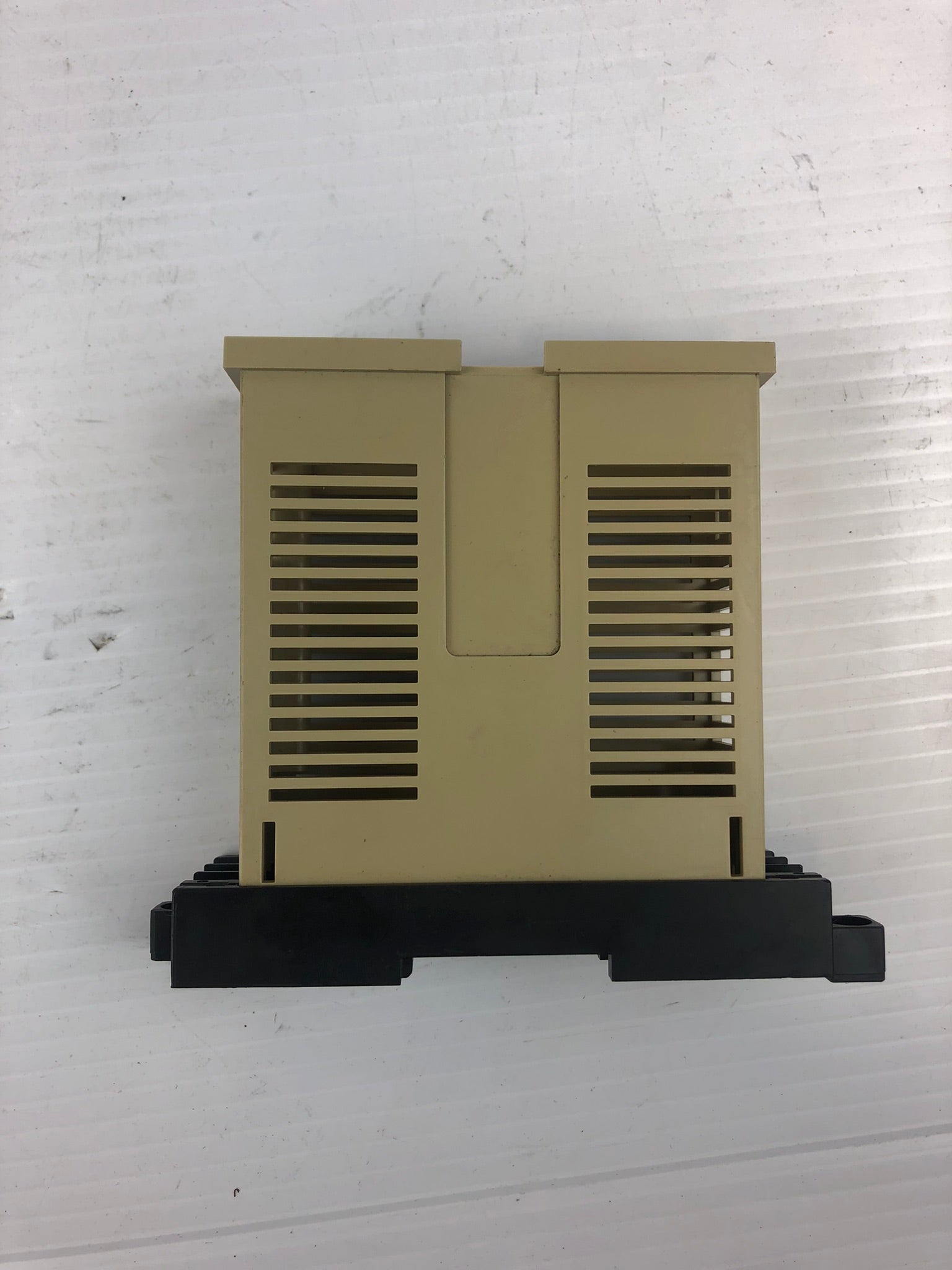 Omron 0220135-0 I/O Module Socket DIN Rail Mount for 3G2A3 Module with Housing