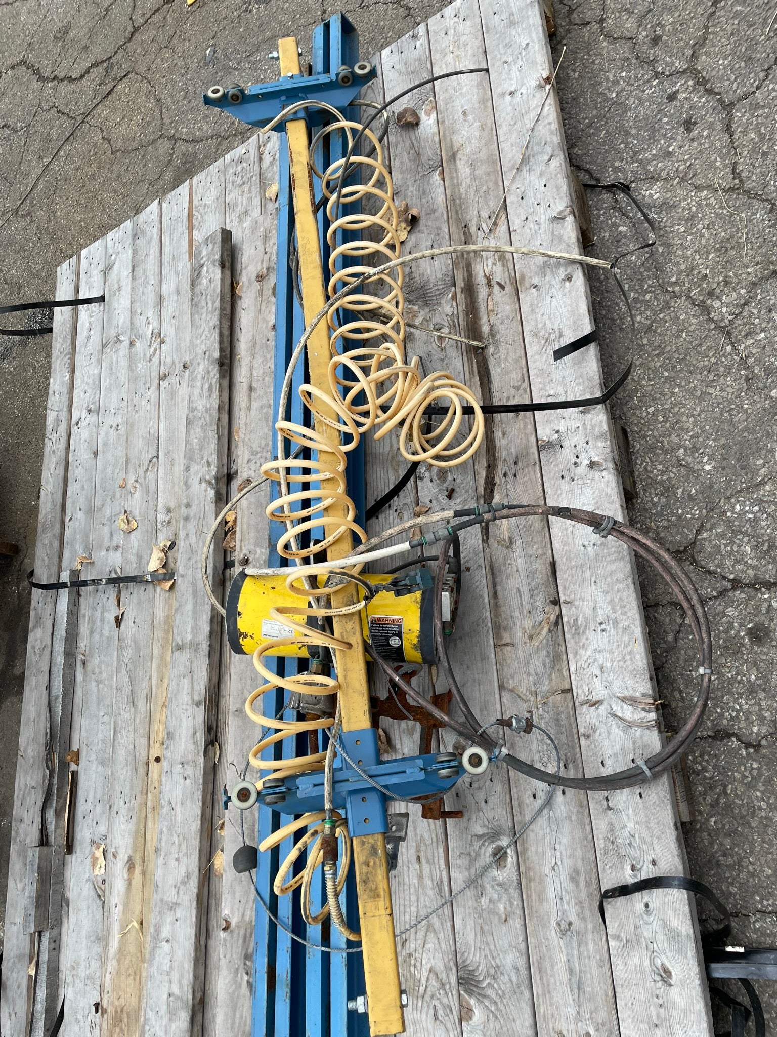 Gorbel SS-99003 Jib Crane 250 lb Capacity with Ingersoll Rand Balancer ZAW015080