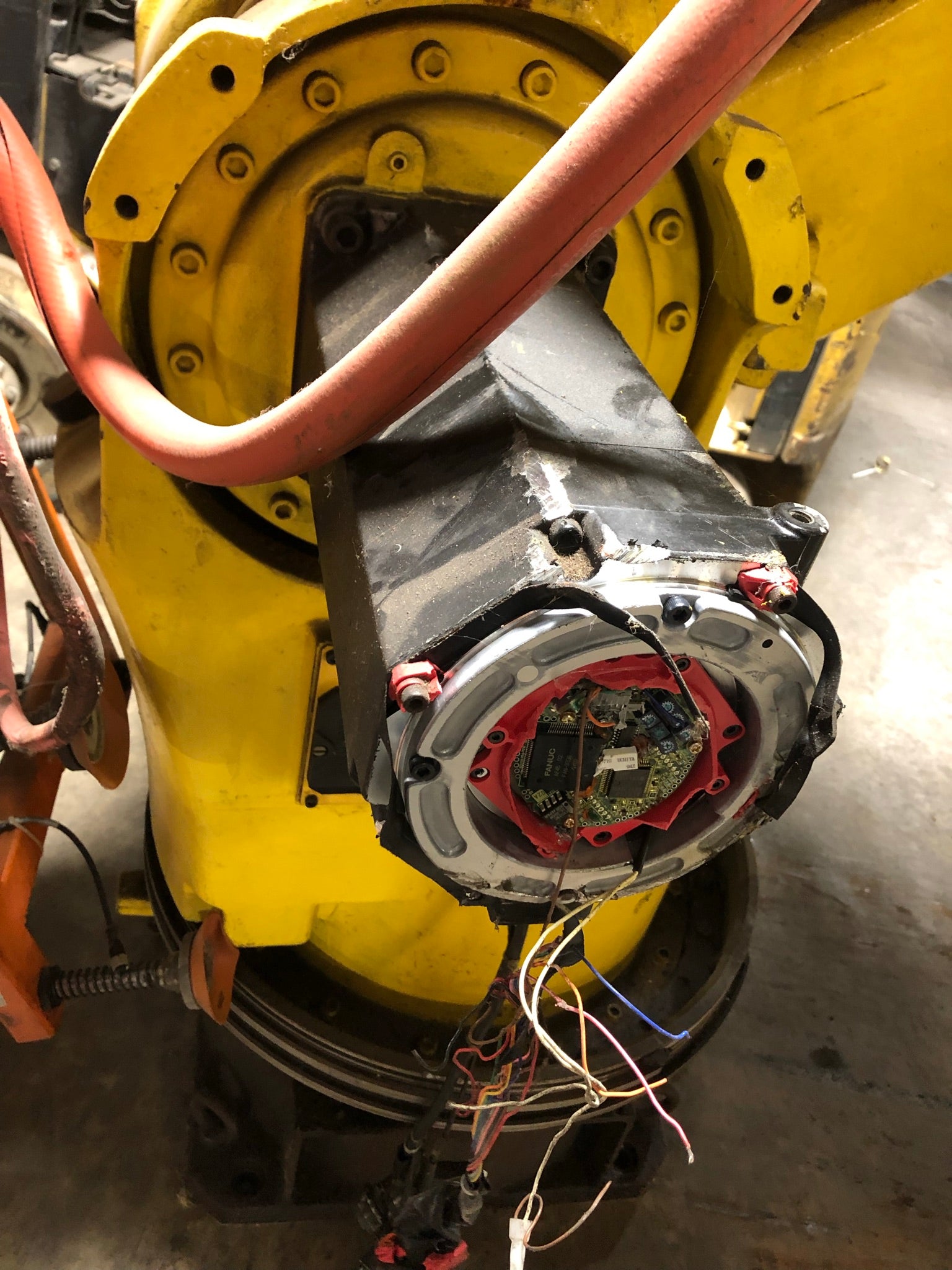 Fanuc S-420iF Robot Only - Servo Motors, Arm - For Parts