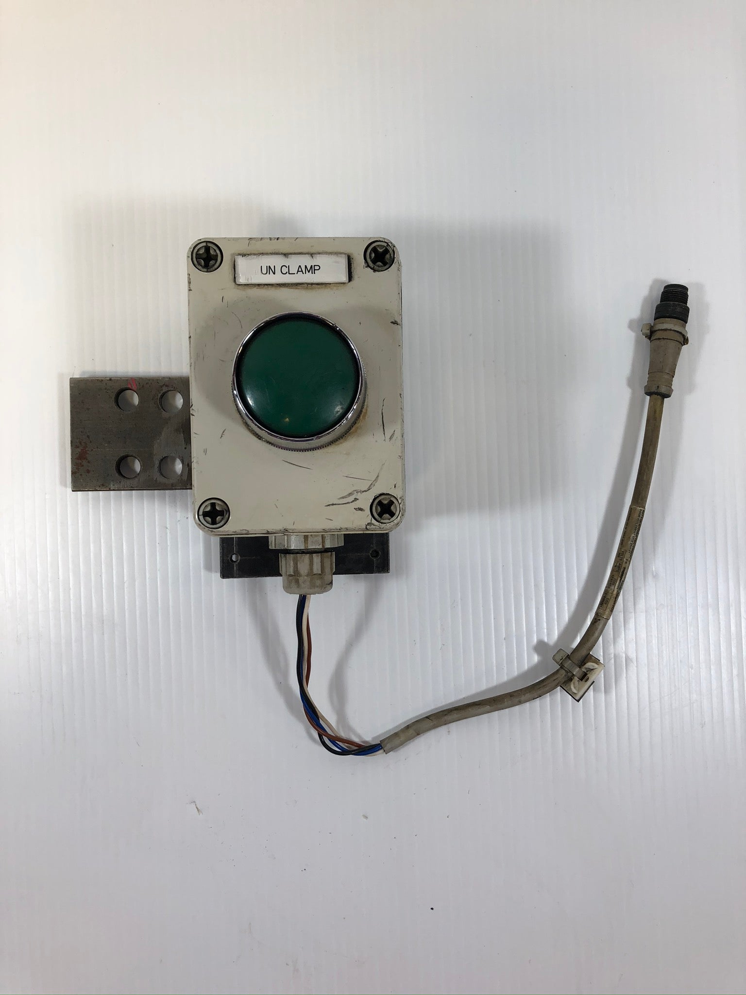 Industrial Push Button Switch Green "Un Clamp" Pushbutton Left Side Mount