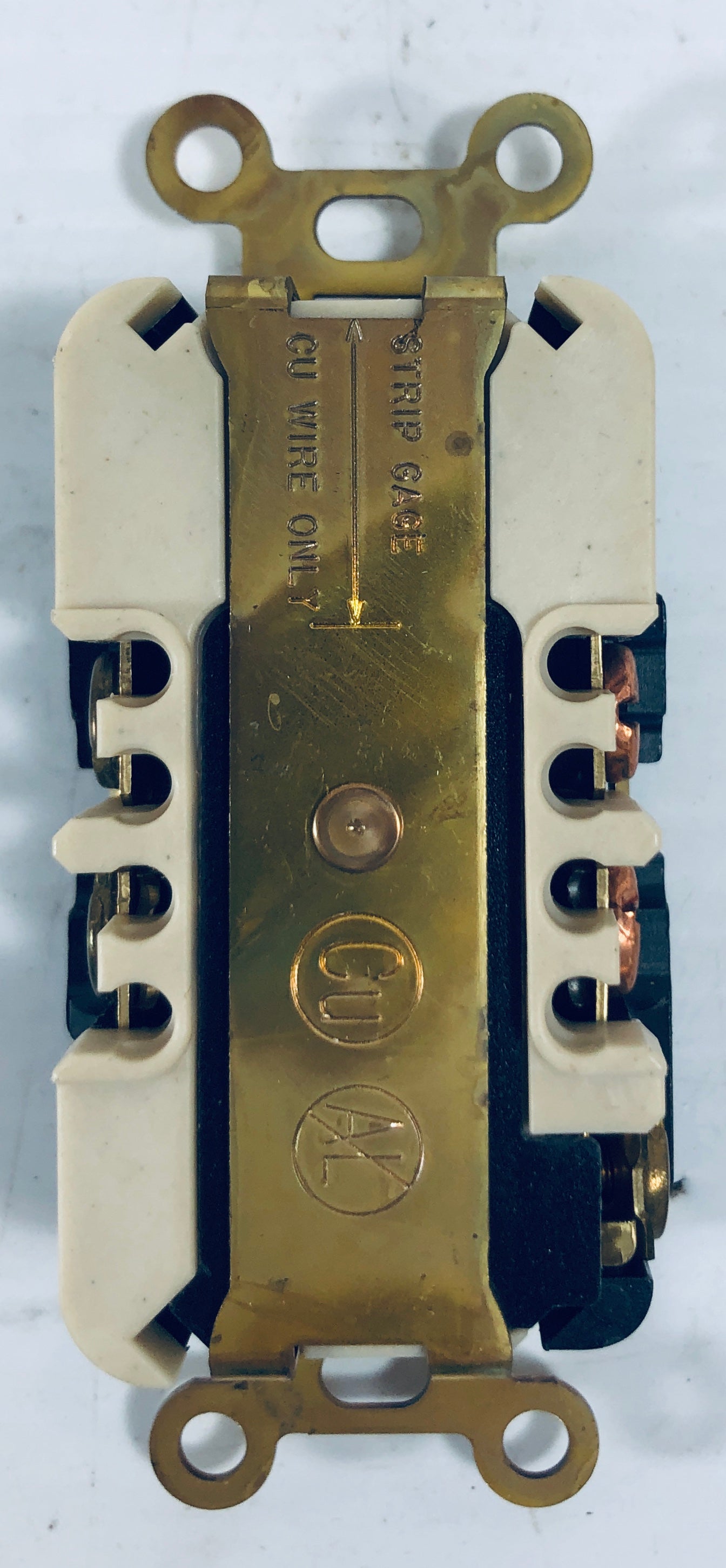 Hubbell Twist Lock Duplex Receptacle HBL7580
