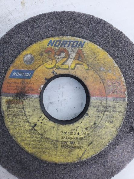 Norton 32A46-KVBE Grinding Wheel 7" x 1/2" x 1-1/4" 66252940867 ( Lot of 2 )