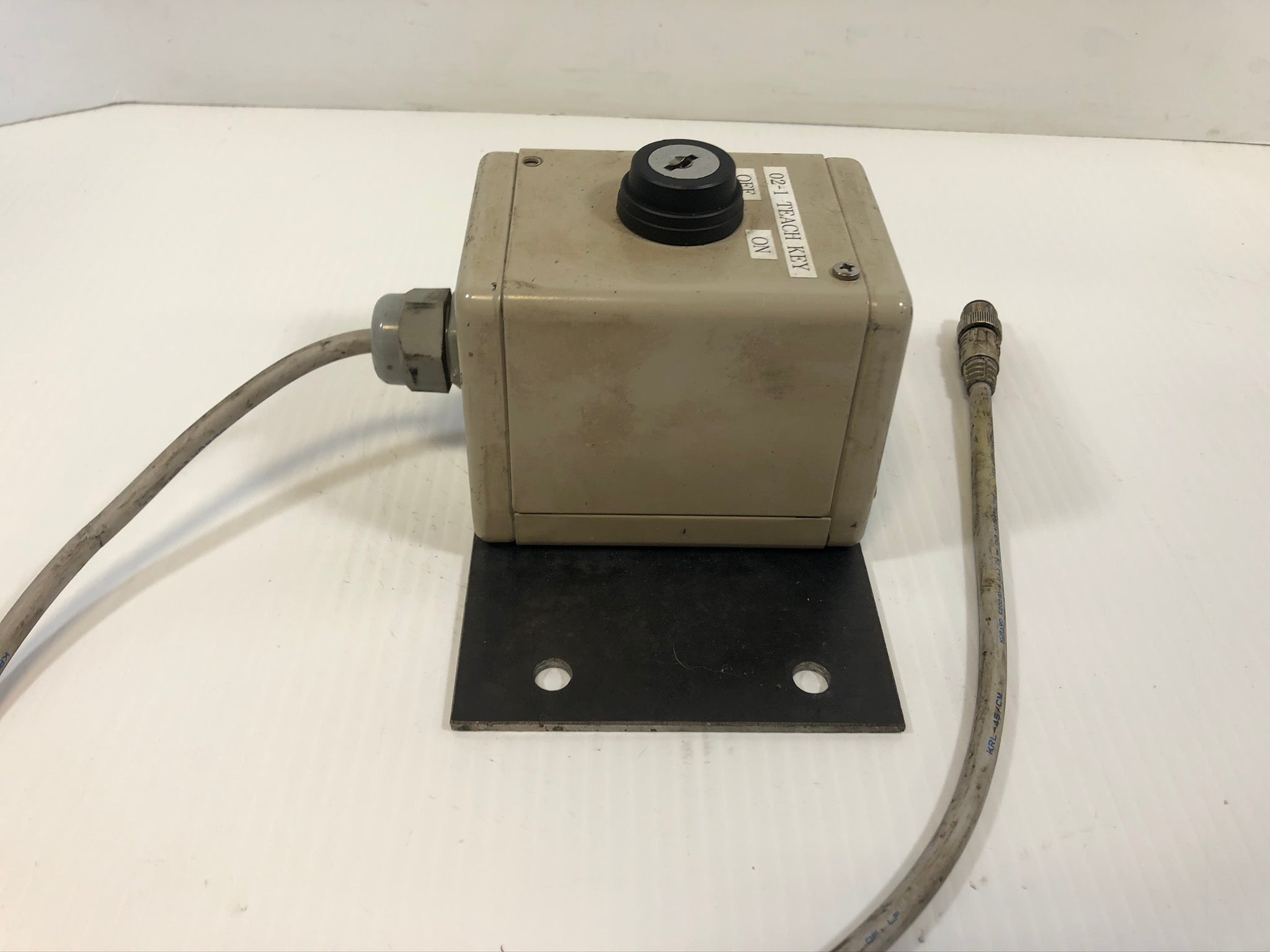 Industrial Safety Teach Key On/Off Lock Switch with Right Mount and KRL-45/CM