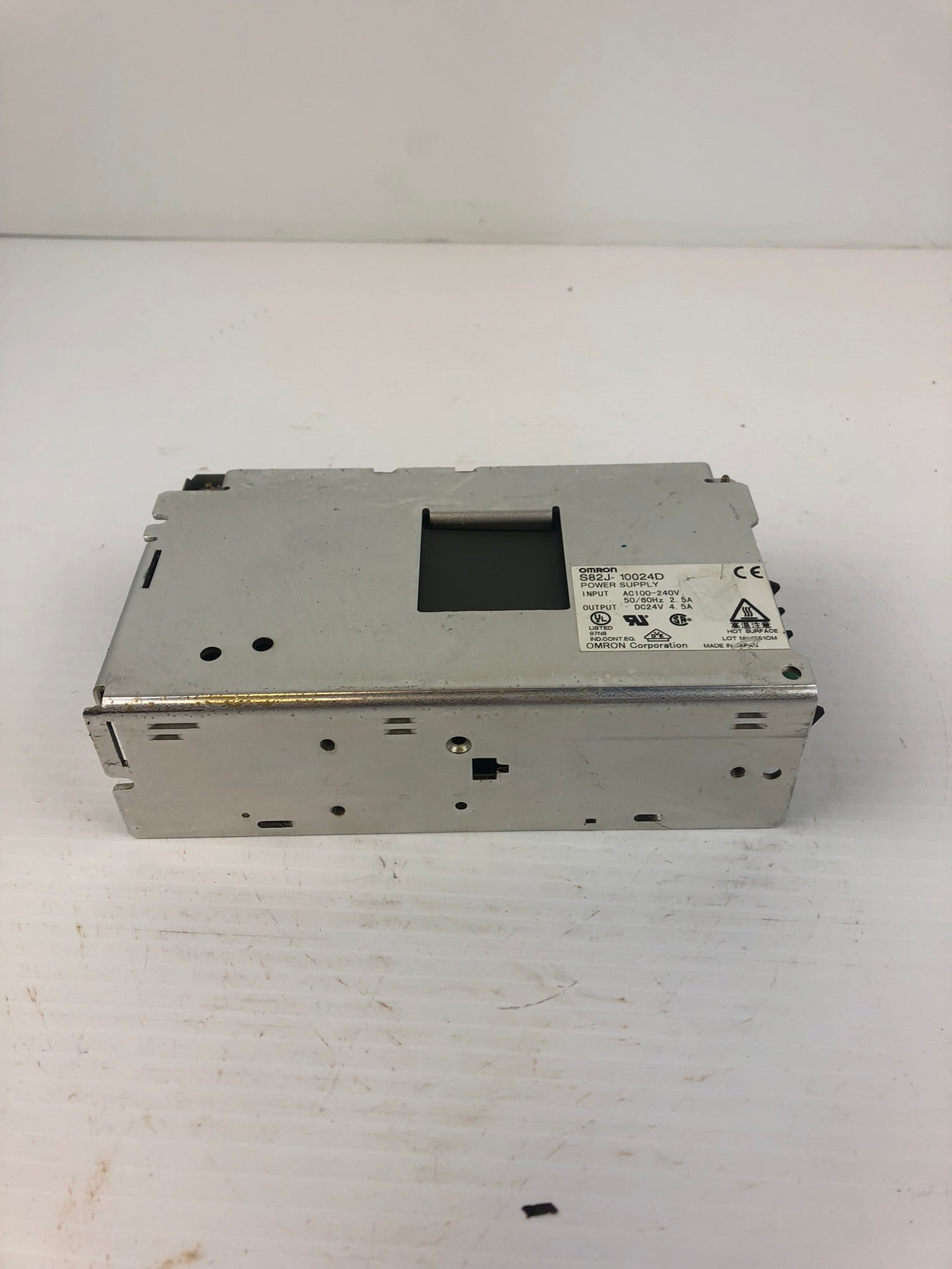 Omron S82J-10024D Power Supply AC100-240V 50/60Hz 2.5A DC24V 4.5A