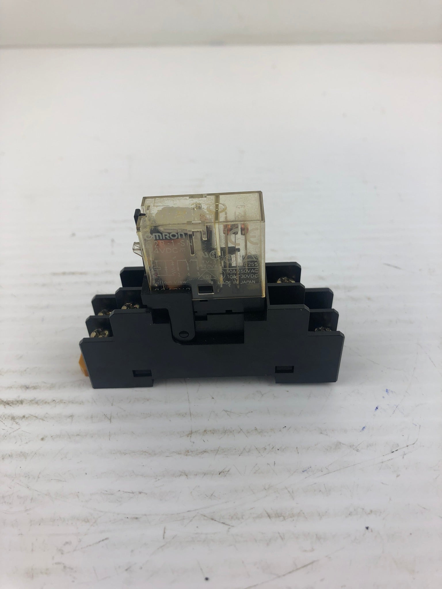 Omron G2R-1-SND Relay with 22X8YC Socket/Base