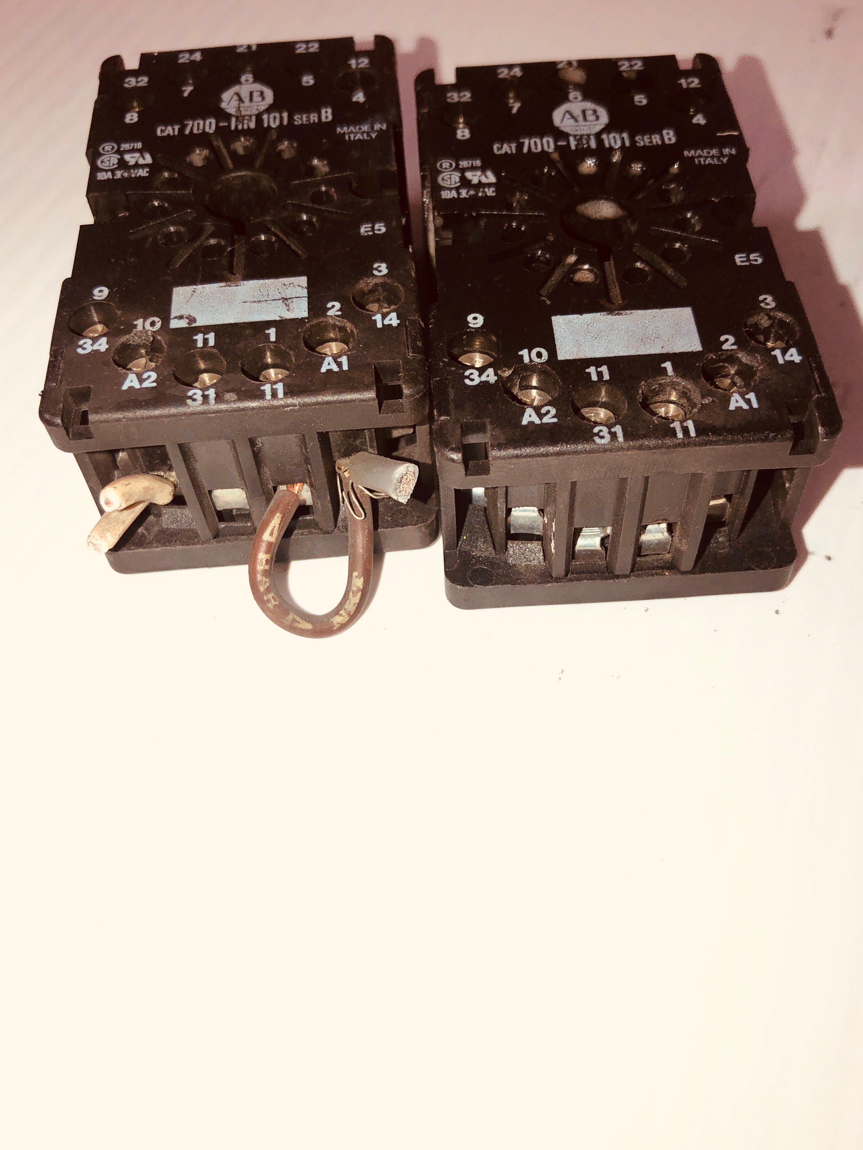 Allen-Bradley Socket 700-HN101 Series B - Lot of 2