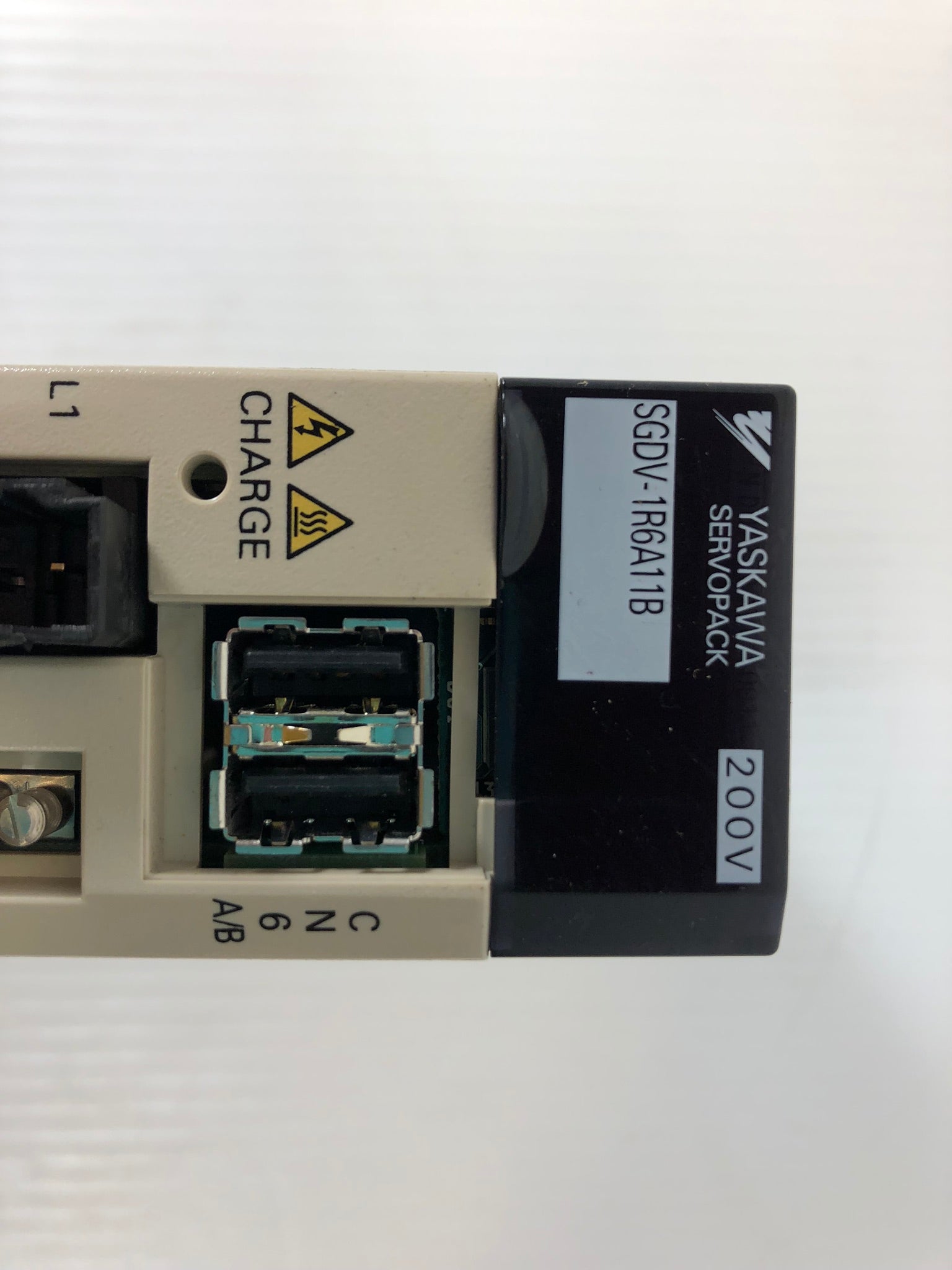 Yaskawa SGDV-1R6A11B Servopack 200V Servo Drive
