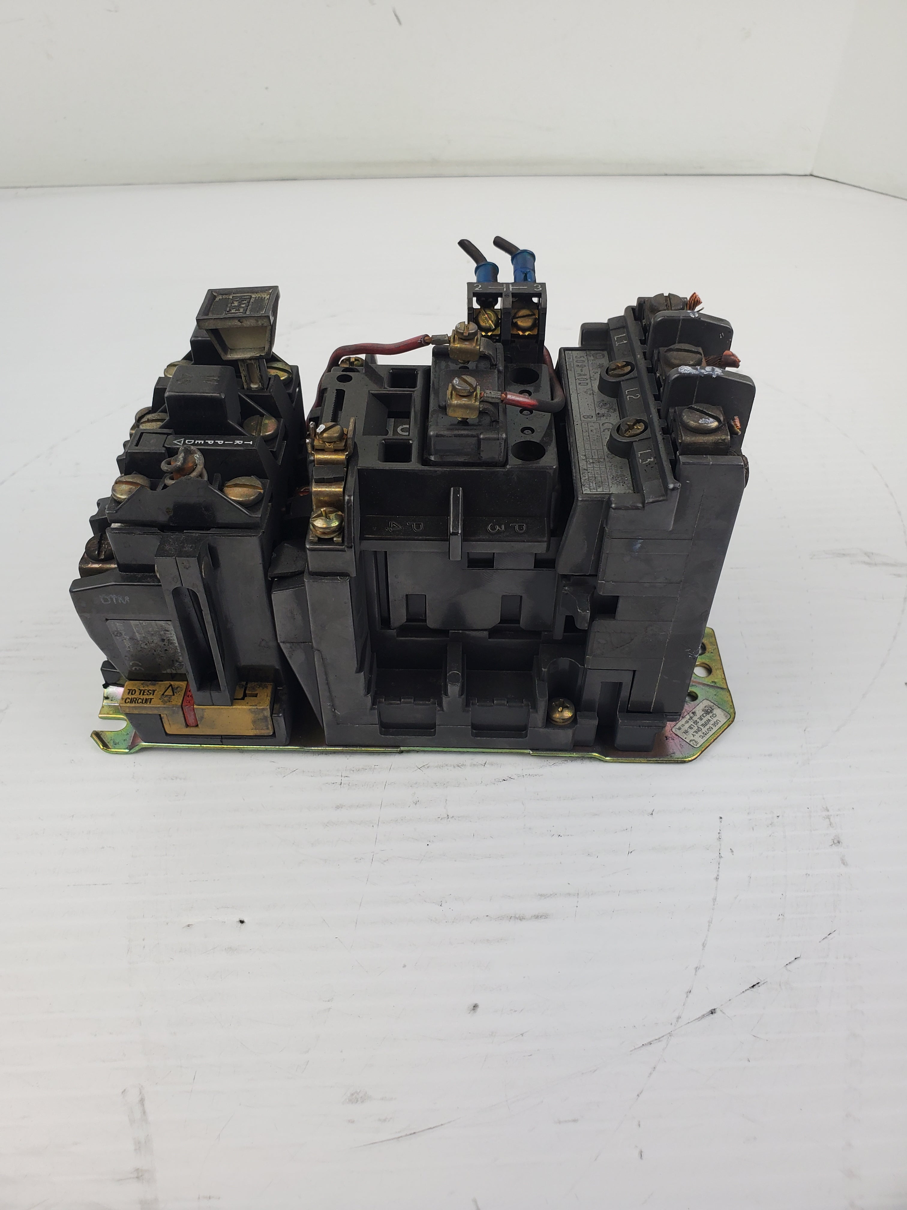 Allen-Bradley Starter 509-AOD-A2F Auxiliary Contact 595-A Relay 592-A2FA Ser C