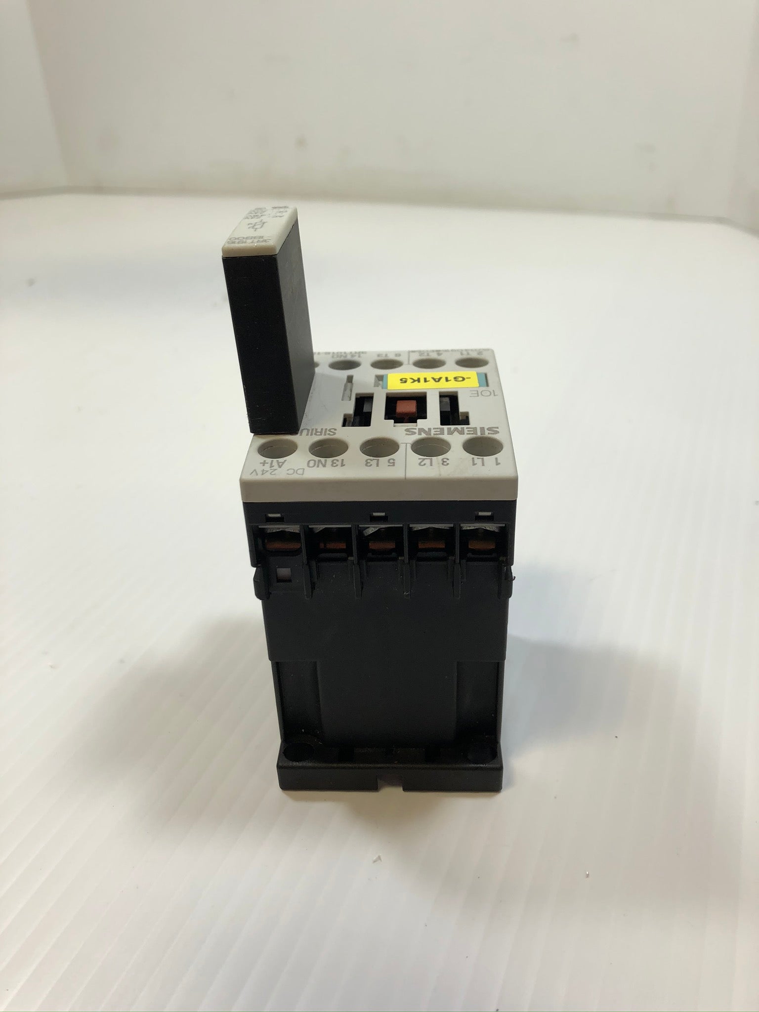 Siemens 3RT1015-1BB41 Electrical Contactor with 3RT1916-1BB00 Surge Suppressor