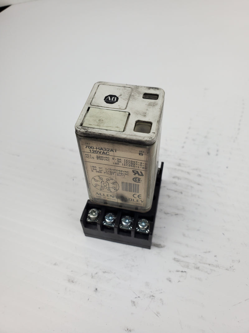 Allen-Bradley 700-HA32A1 Series B 120VAC Relay With Socket