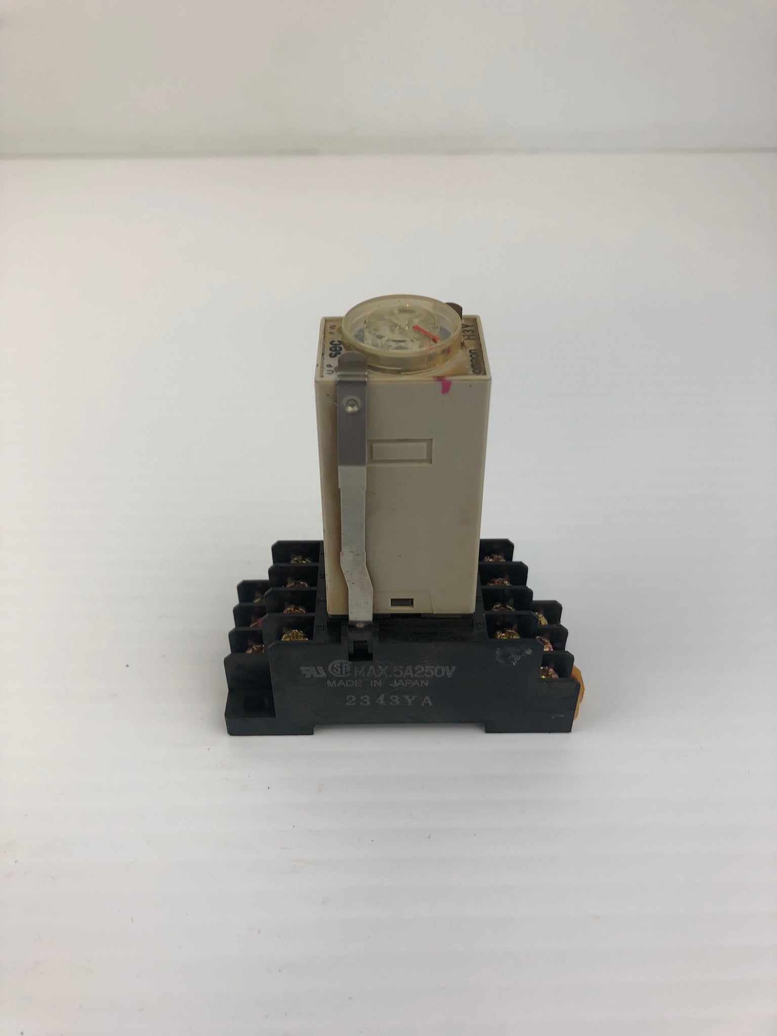 Omron H3Y-4 Timer DC24V With Base 2343YA