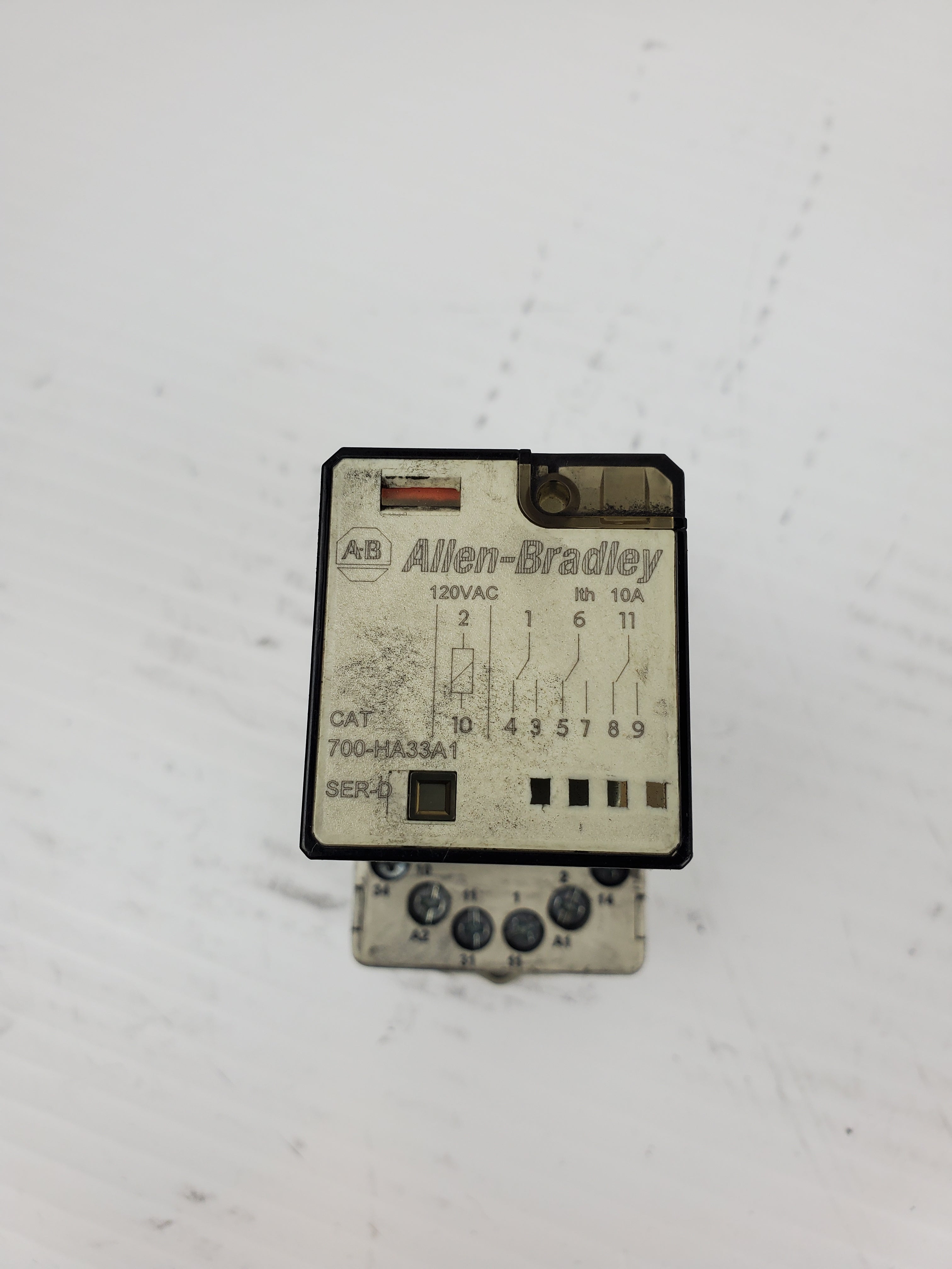 Allen-Bradley 700-HA33A1 Series D 24VDC Relay with 700-HN101 Series D Socket