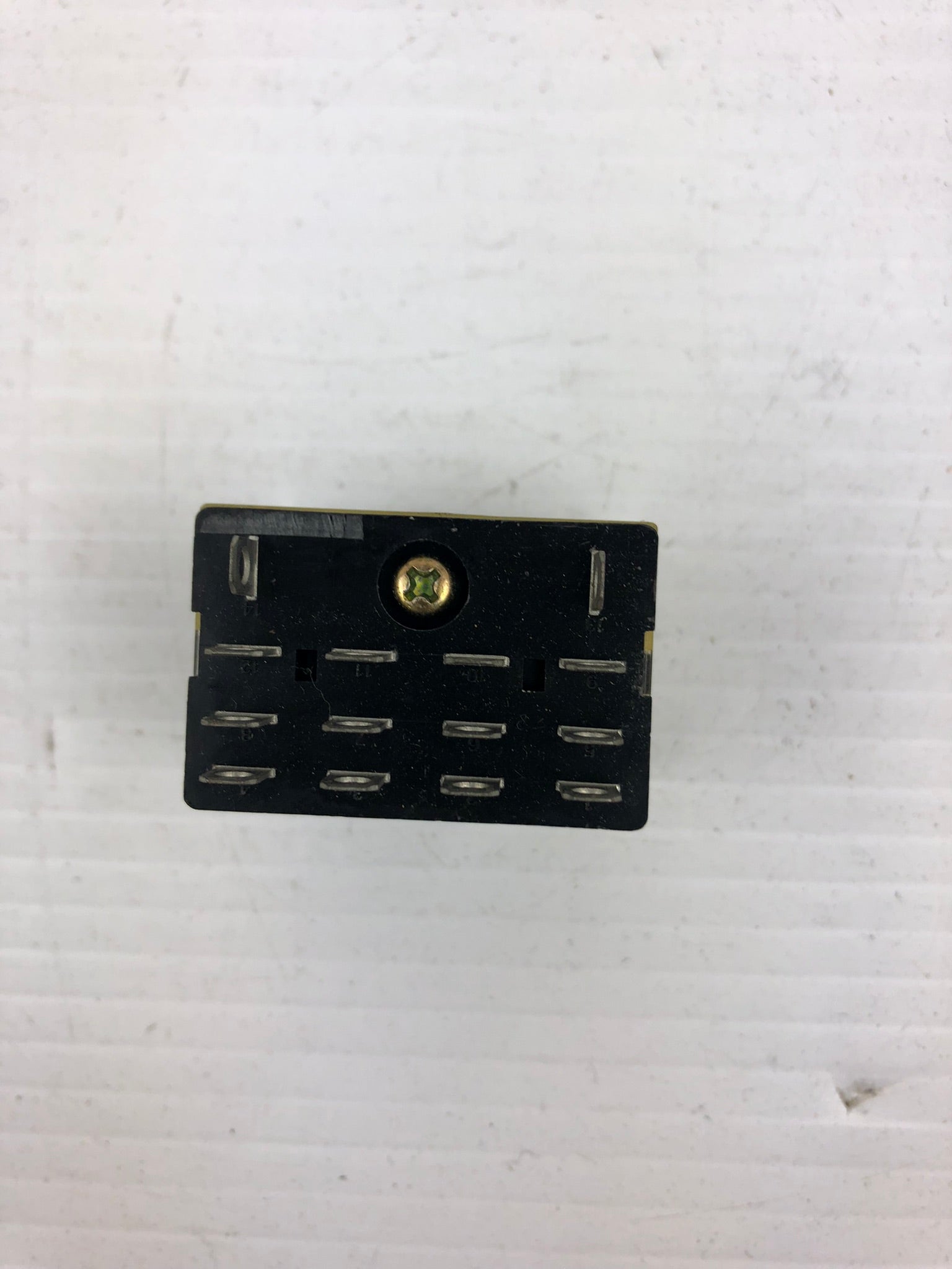 OMRON LY4 Relay 120 VAC