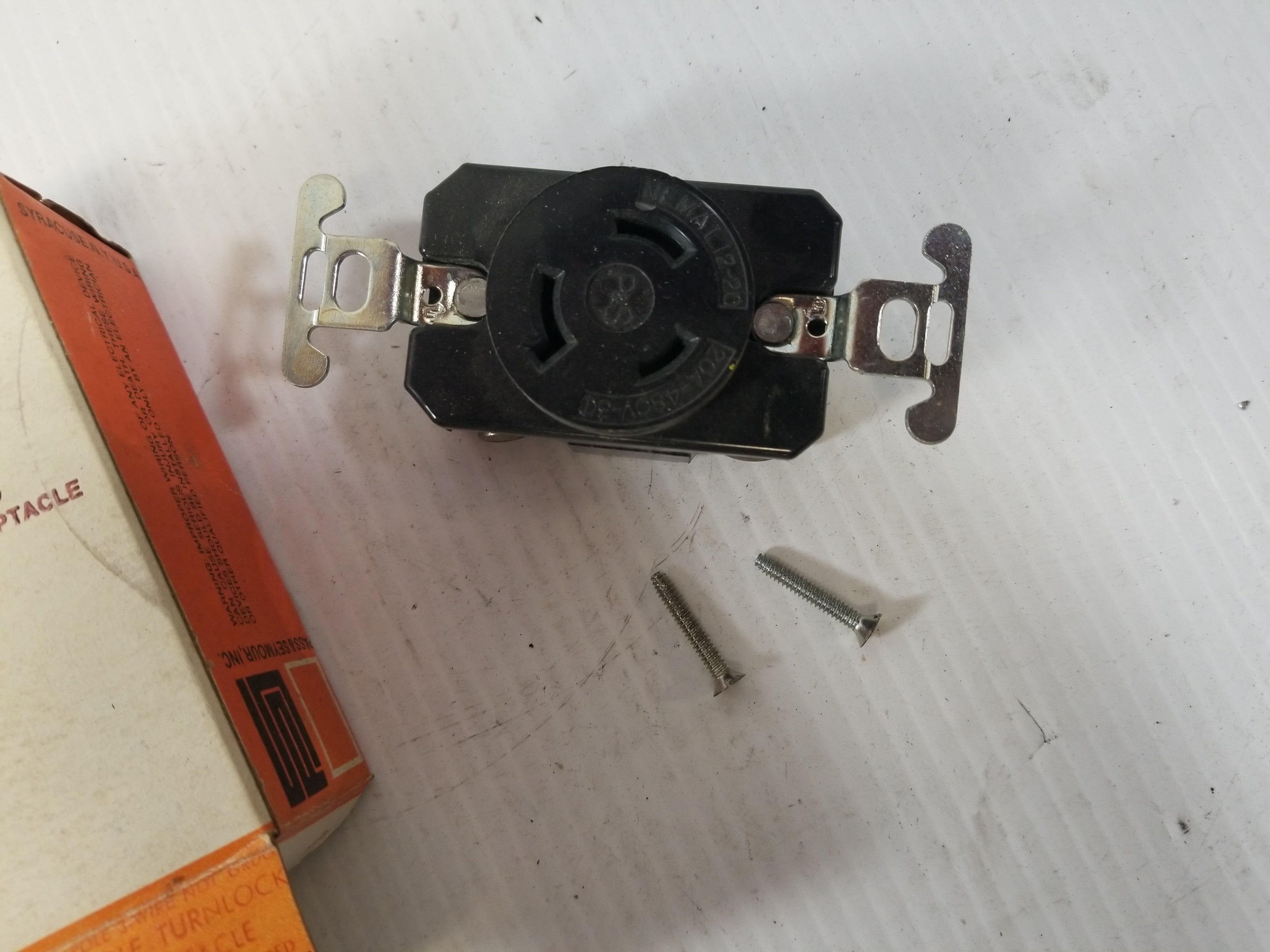 Pass & Seymour L1220-R Single Turnlock Receptacle 3P3W 20A